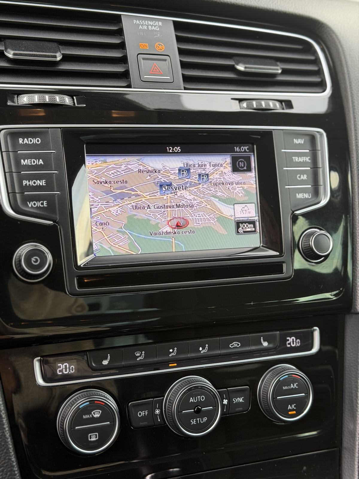 VW Golf 7 1.6 TDI CUP -servisna, nav, pdc, park pilot-, fotografija 10