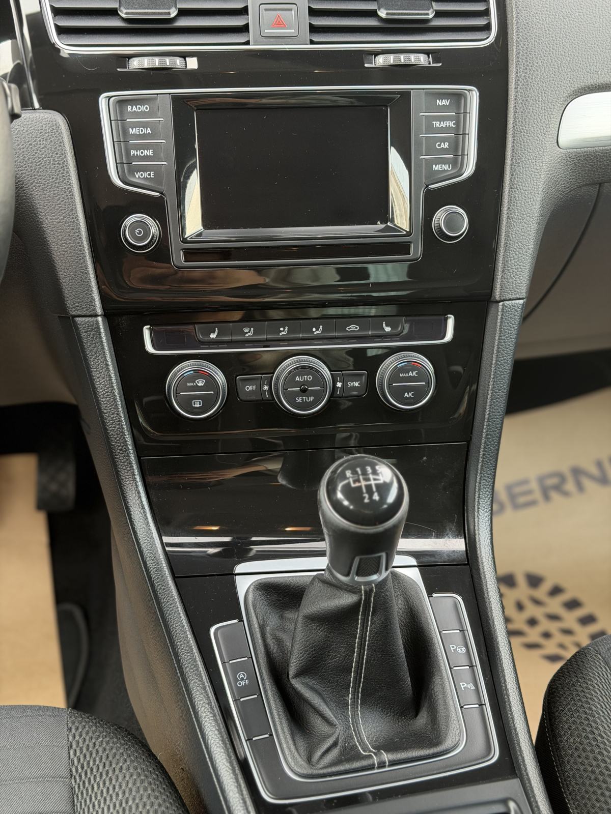 VW Golf 7 1.6 TDI CUP -servisna, nav, pdc, park pilot-, fotografija 11