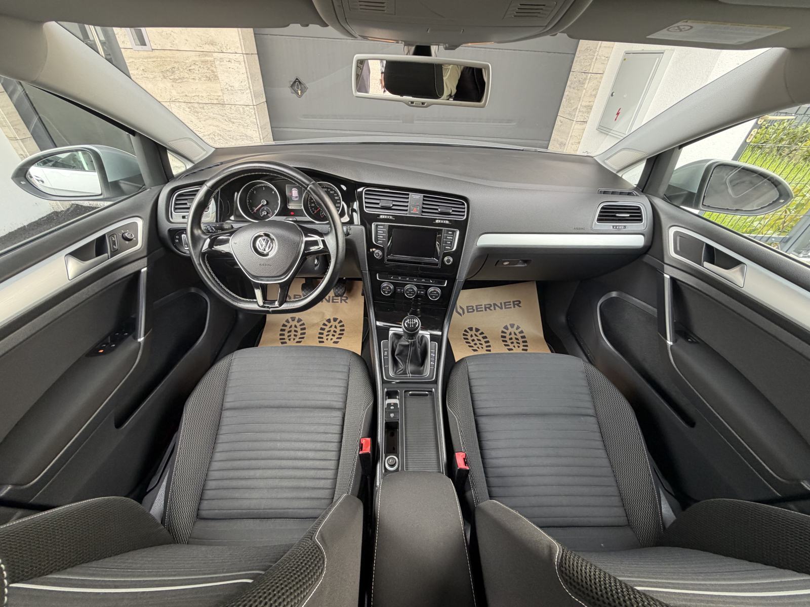 VW Golf 7 1.6 TDI CUP -servisna, nav, pdc, park pilot-, fotografija 13