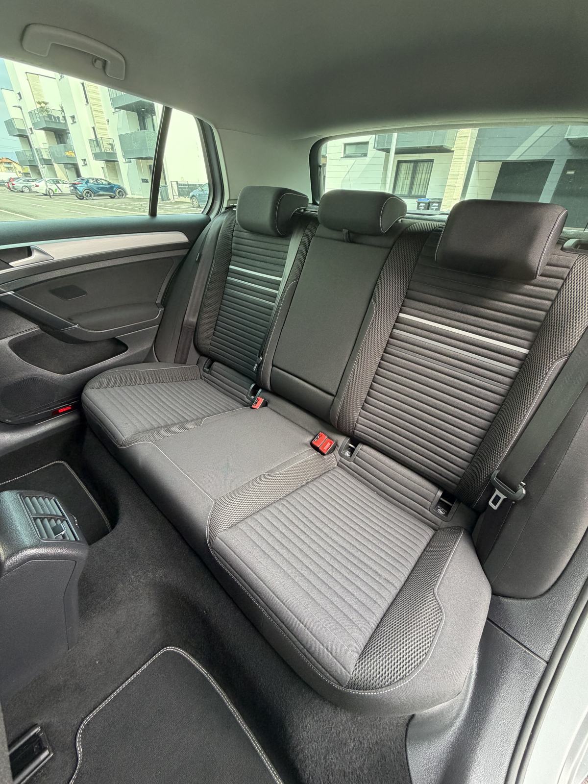 VW Golf 7 1.6 TDI CUP -servisna, nav, pdc, park pilot-, fotografija 17