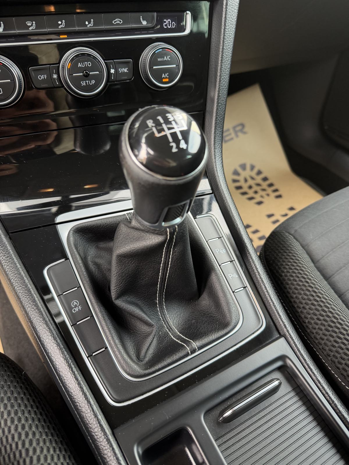 VW Golf 7 1.6 TDI CUP -servisna, nav, pdc, park pilot-, fotografija 18