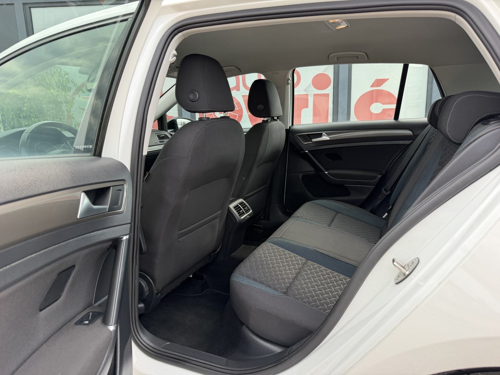 VW Golf 7 1,6 TDI DSG - BI-XENON - NAVIGACIJA - KAMERA - GARANCIJA, fotografija 8