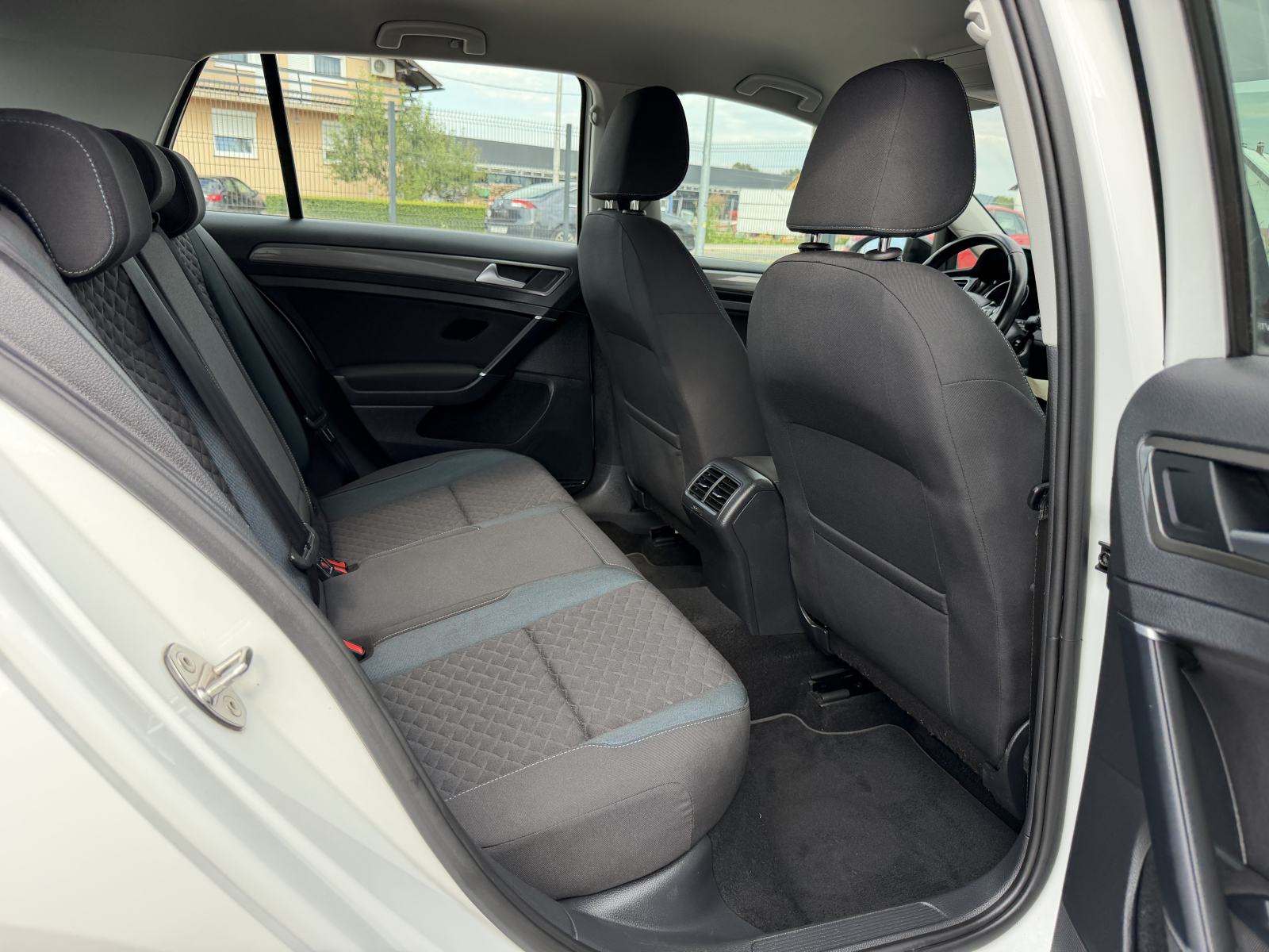 VW Golf 7 1,6 TDI DSG - BI-XENON - NAVIGACIJA - KAMERA - GARANCIJA, fotografija 14
