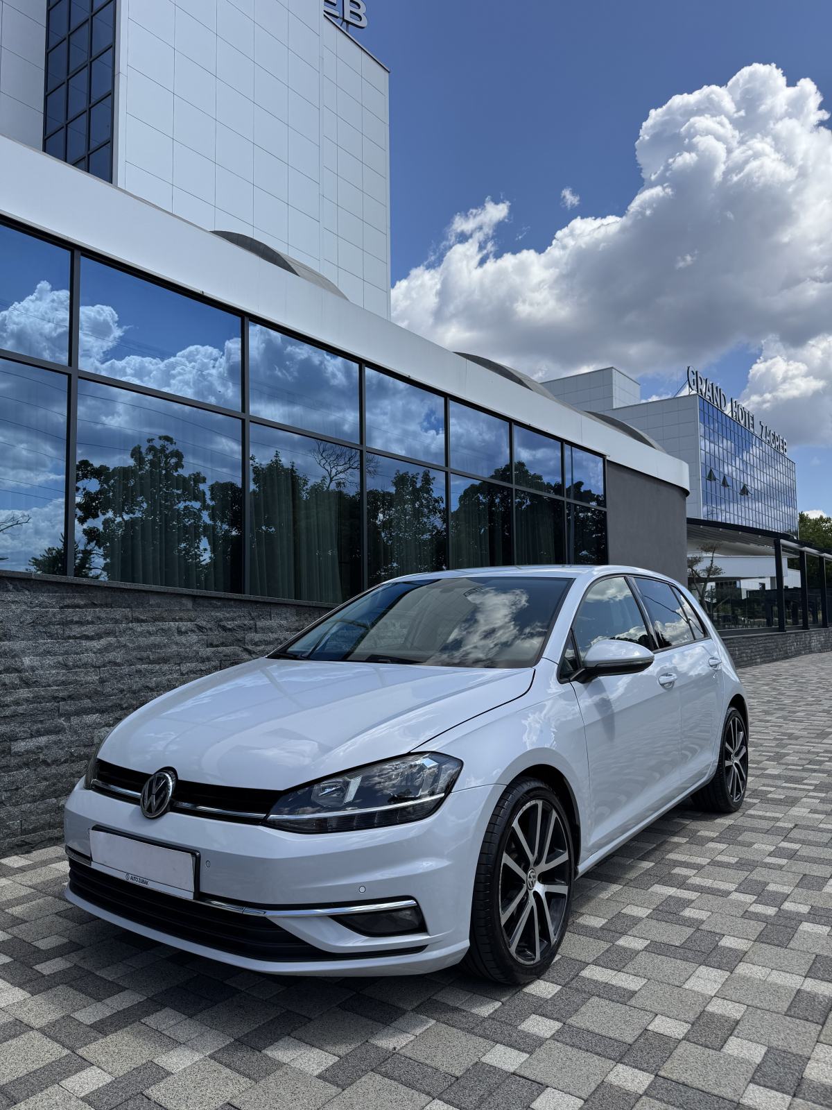 VW Golf 7 1,6 TDI DSG - COMFORTLINE - V SERVIS - EURO 6 - PRILIKA !!, fotografija 5