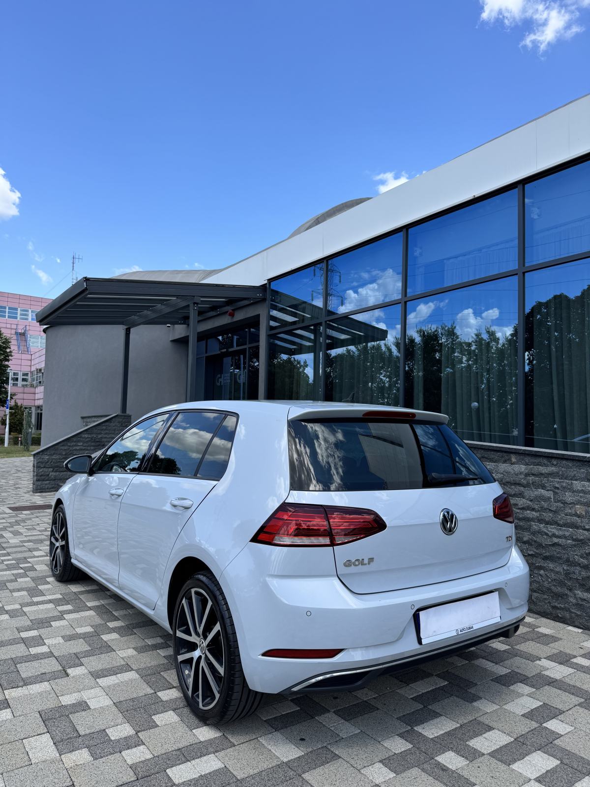VW Golf 7 1,6 TDI DSG - COMFORTLINE - V SERVIS - EURO 6 - PRILIKA !!, fotografija 7