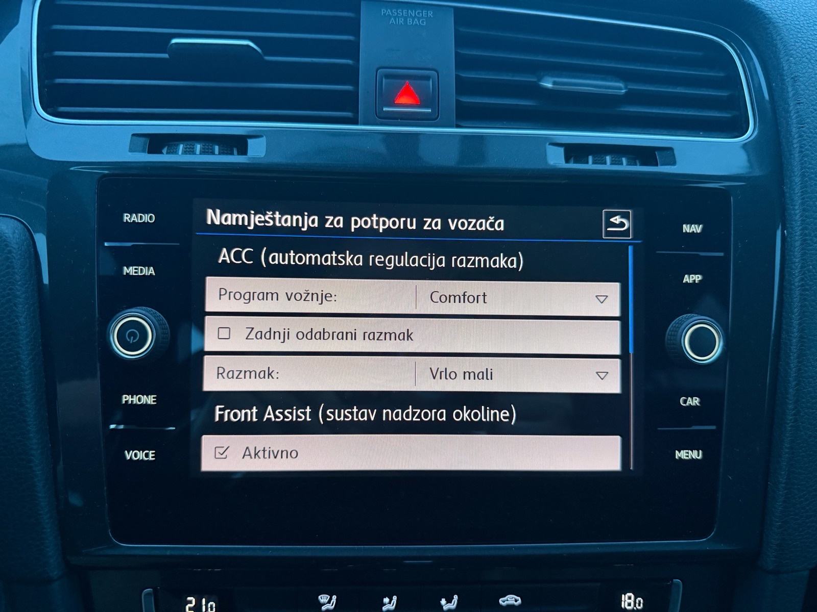 VW Golf 7.5 1.6 TDI DSG COMFORTLINE - VELIKI + MALI SERVIS 2018.god, fotografija 17