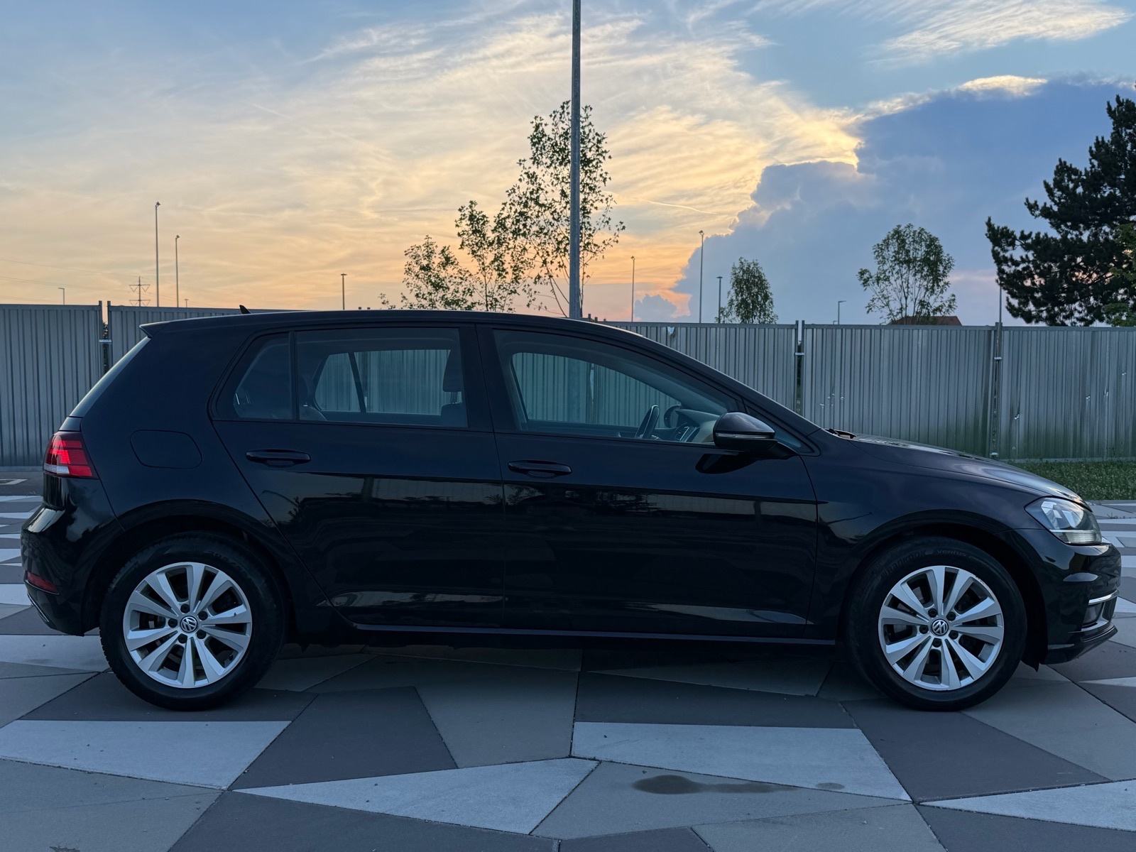 VW Golf 7.5 1.6 TDI DSG COMFORTLINE - VELIKI + MALI SERVIS 2018.god, fotografija 6