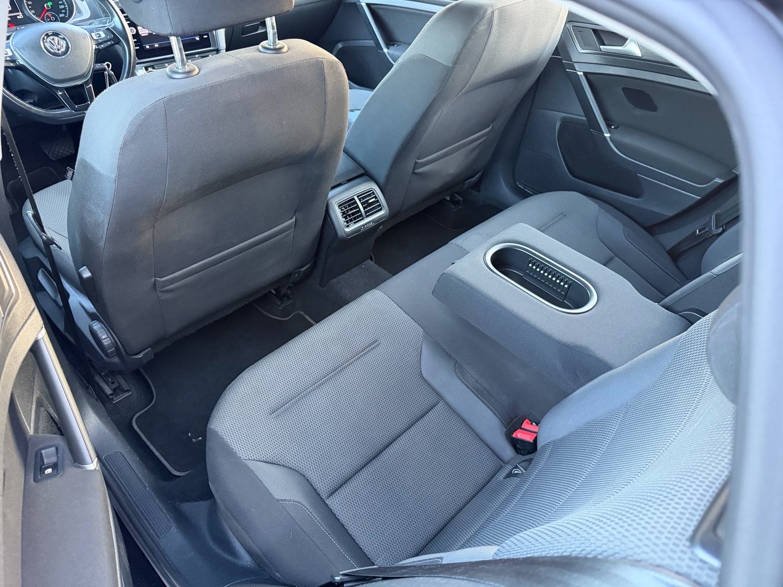 VW Golf 7.5 1.6 TDI DSG COMFORTLINE - VELIKI + MALI SERVIS 2018.god, fotografija 15