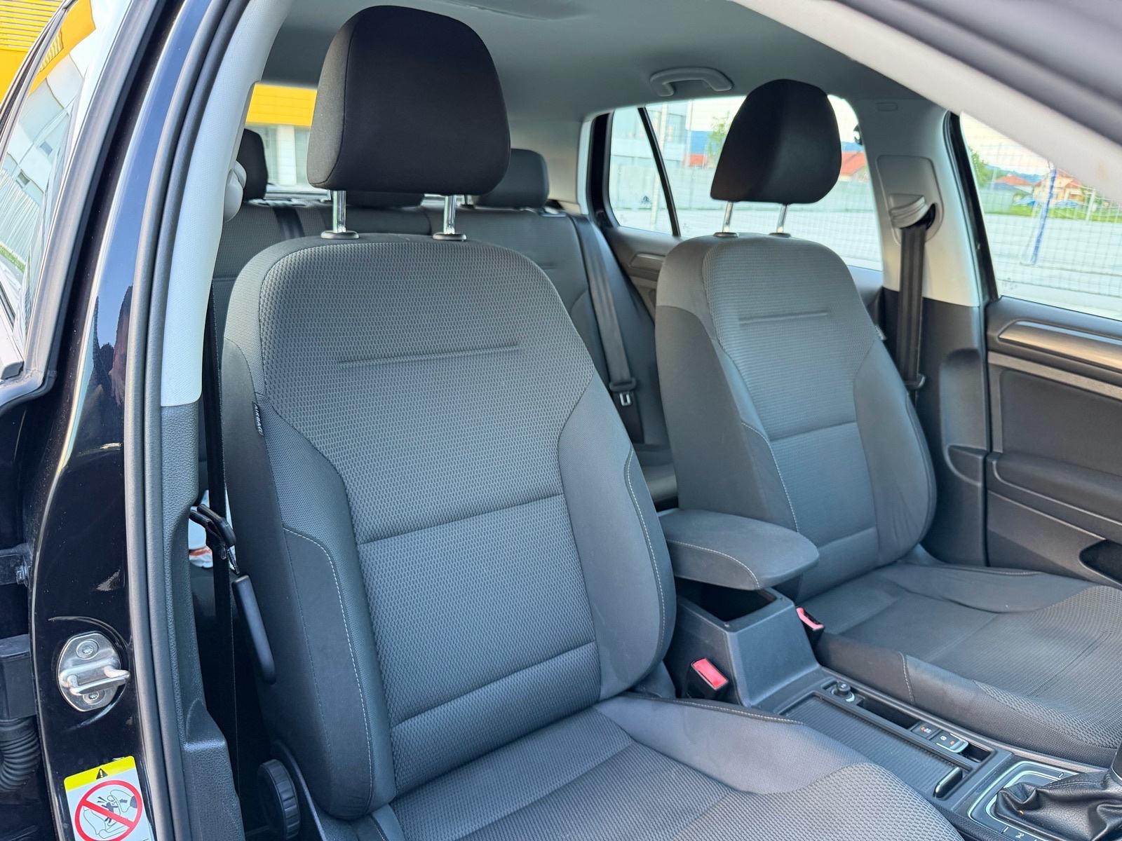 VW Golf 7.5 1.6 TDI DSG COMFORTLINE - VELIKI + MALI SERVIS 2018.god, fotografija 14