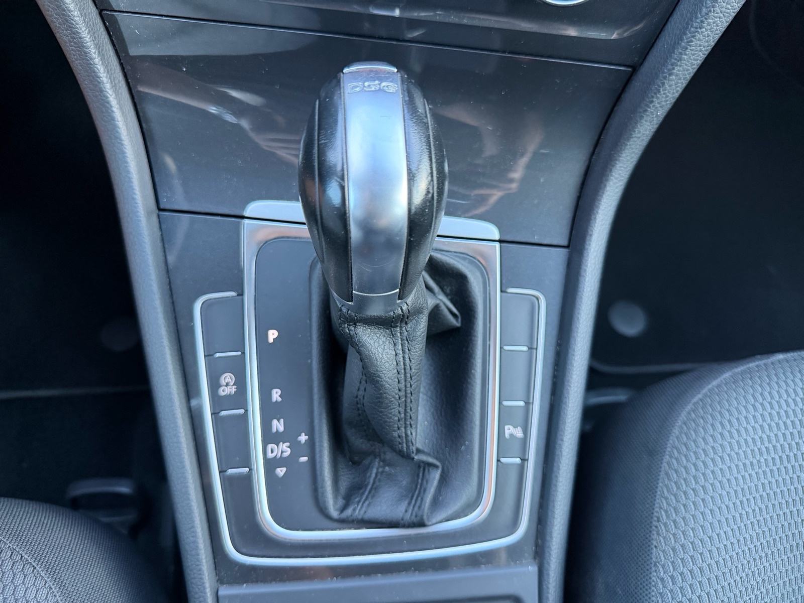 VW Golf 7.5 1.6 TDI DSG COMFORTLINE - VELIKI + MALI SERVIS 2018.god, fotografija 16