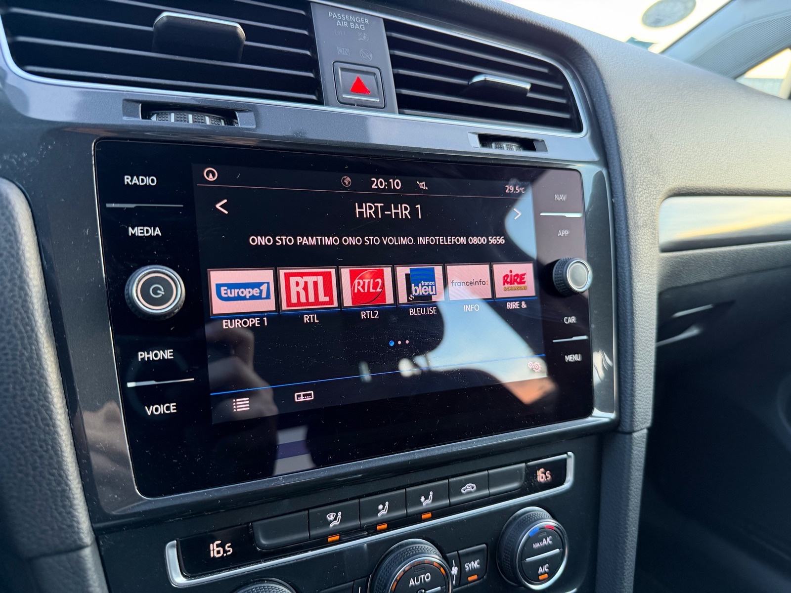 VW Golf 7.5 1.6 TDI DSG COMFORTLINE - VELIKI + MALI SERVIS 2018.god, fotografija 12