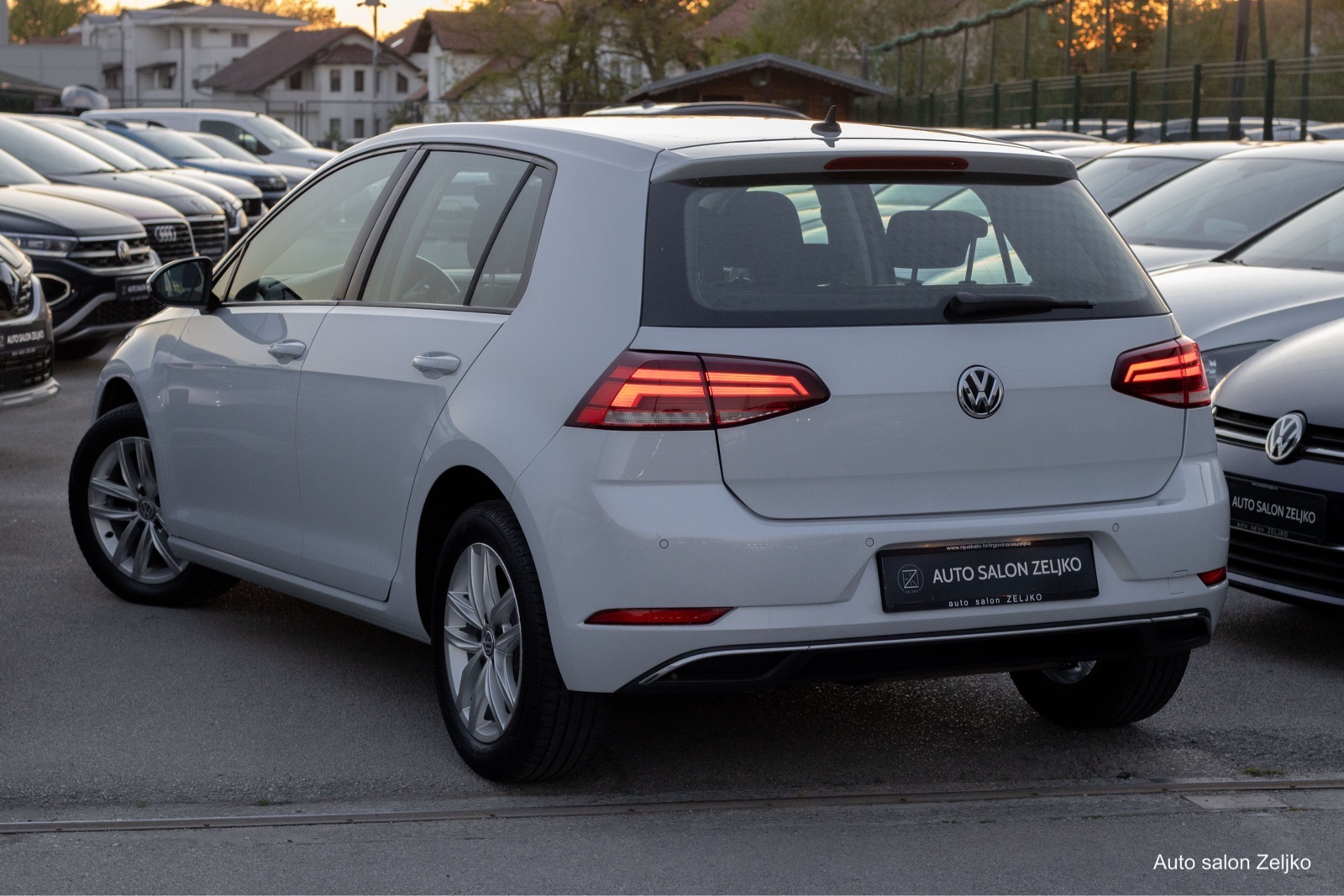 VW Golf 7 1,6 TDI Facelift ••HIGHLINE•• navi | matrix | alkantara, fotografija 2