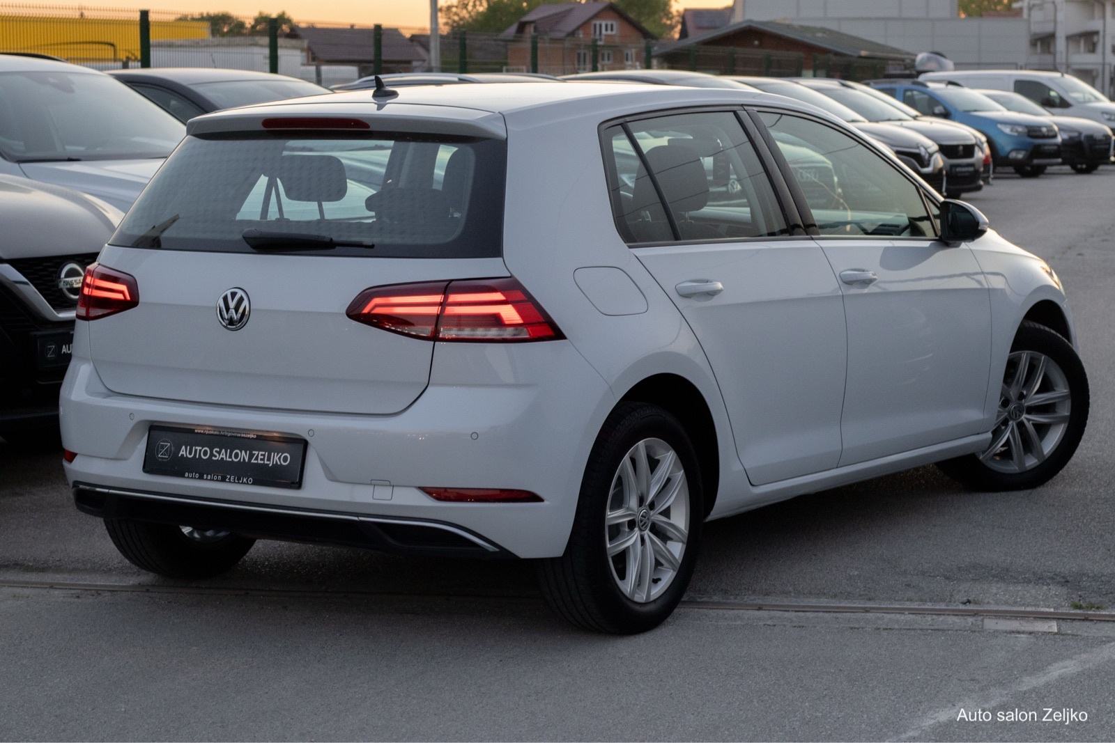 VW Golf 7 1,6 TDI Facelift ••HIGHLINE•• navi | matrix | alkantara, fotografija 4