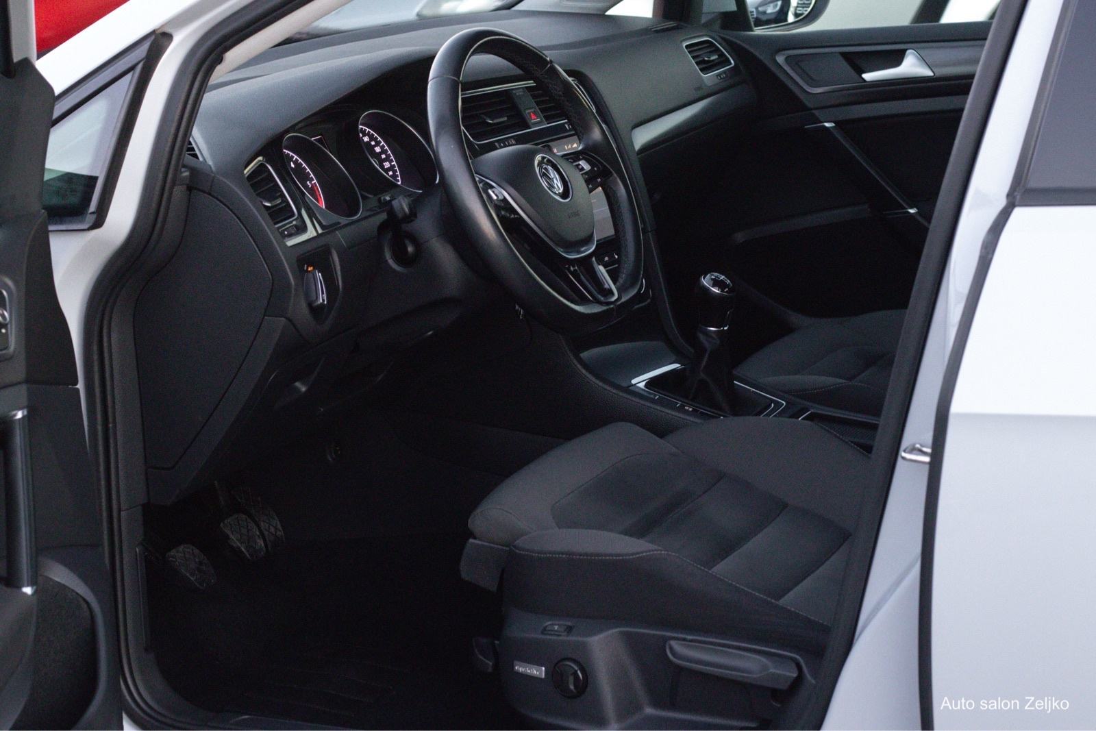 VW Golf 7 1,6 TDI Facelift ••HIGHLINE•• navi | matrix | alkantara, fotografija 6