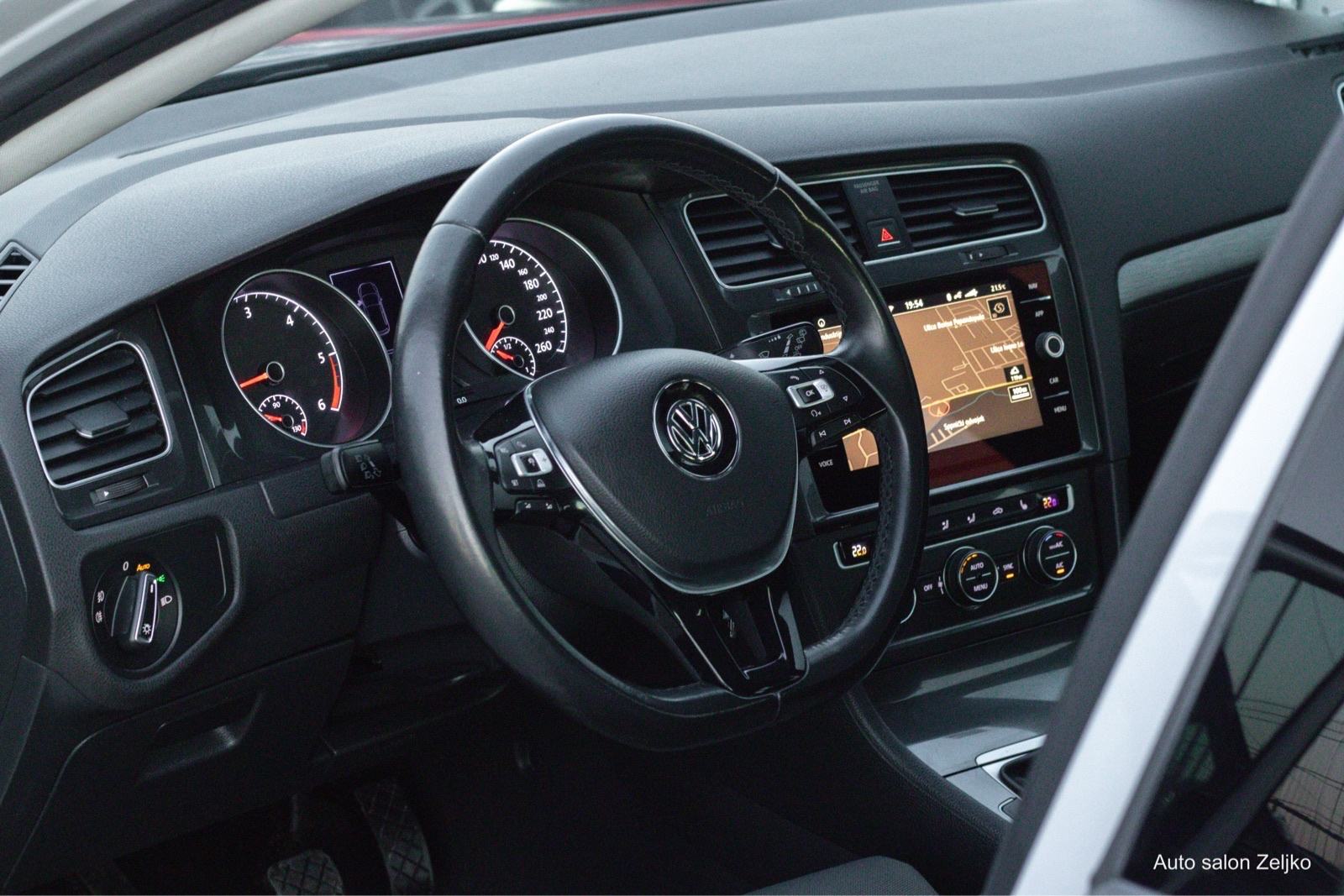 VW Golf 7 1,6 TDI Facelift ••HIGHLINE•• navi | matrix | alkantara, fotografija 7