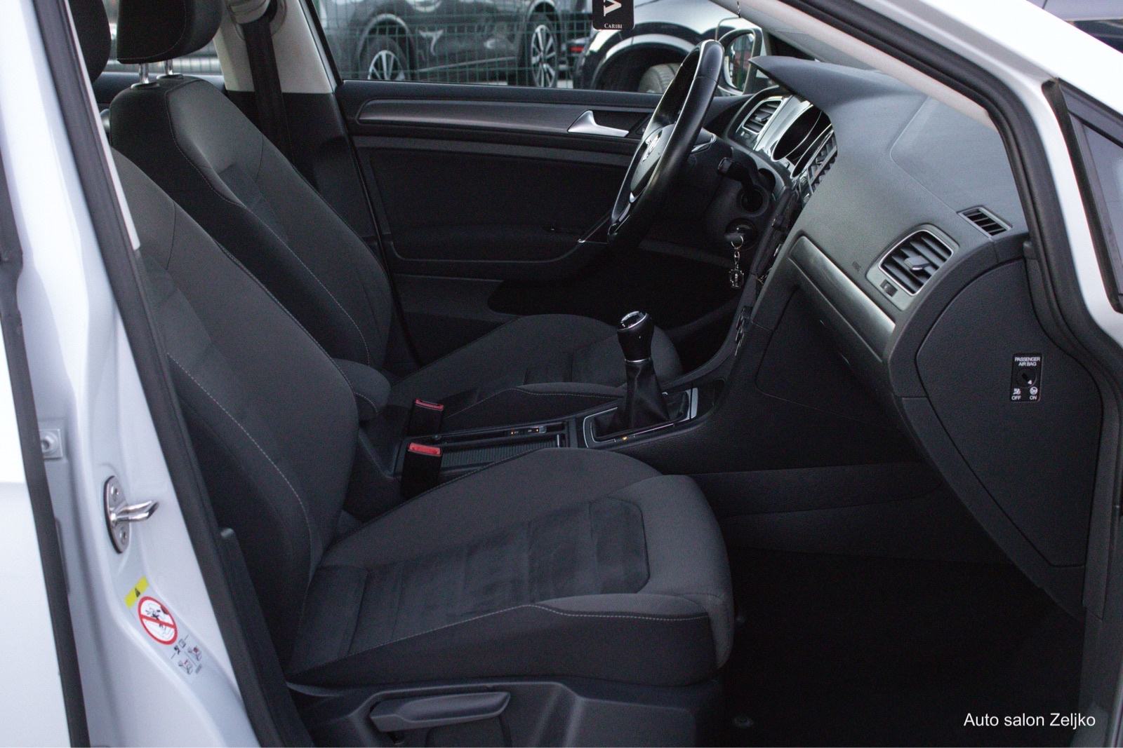 VW Golf 7 1,6 TDI Facelift ••HIGHLINE•• navi | matrix | alkantara, fotografija 9