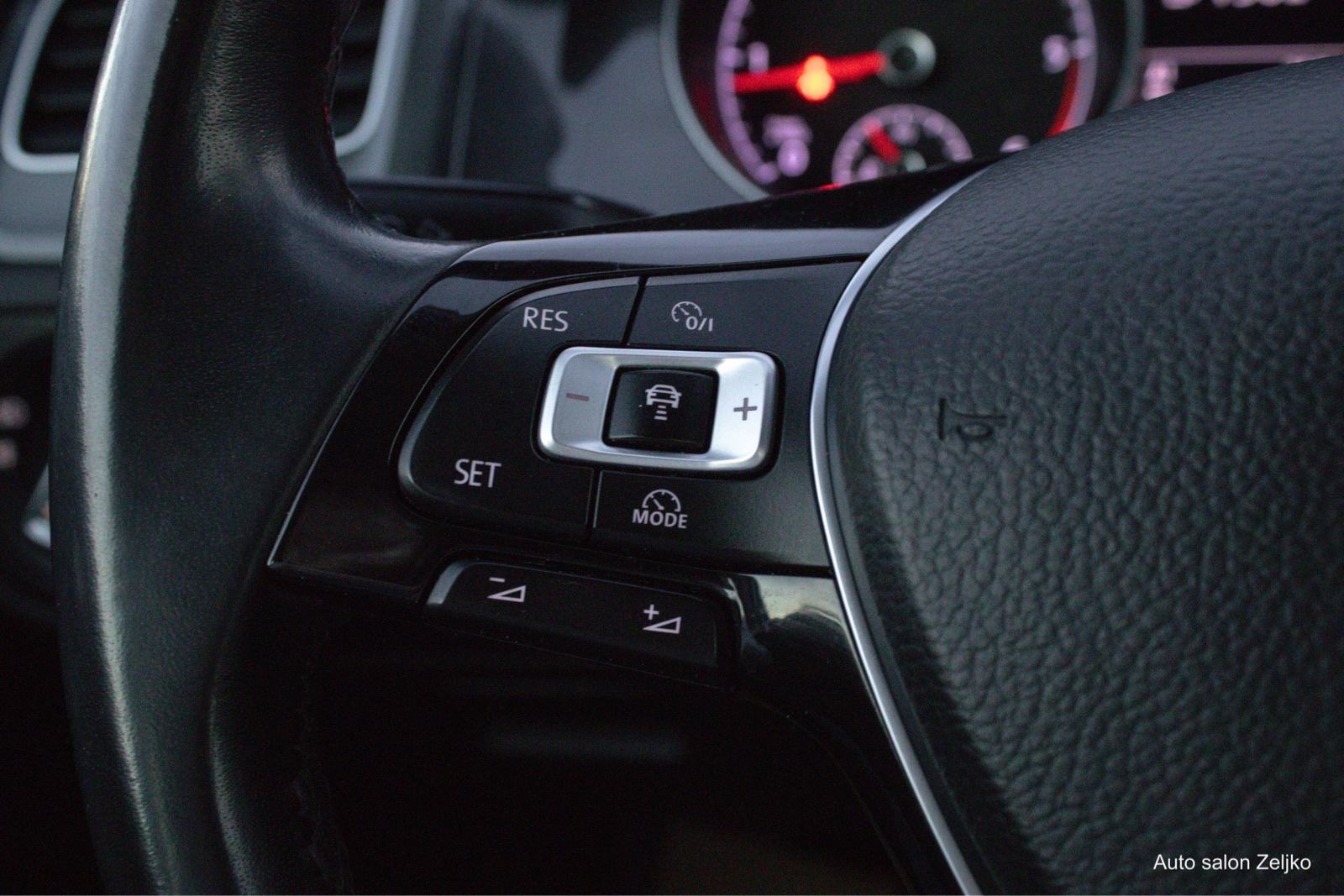 VW Golf 7 1,6 TDI Facelift ••HIGHLINE•• navi | matrix | alkantara, fotografija 12