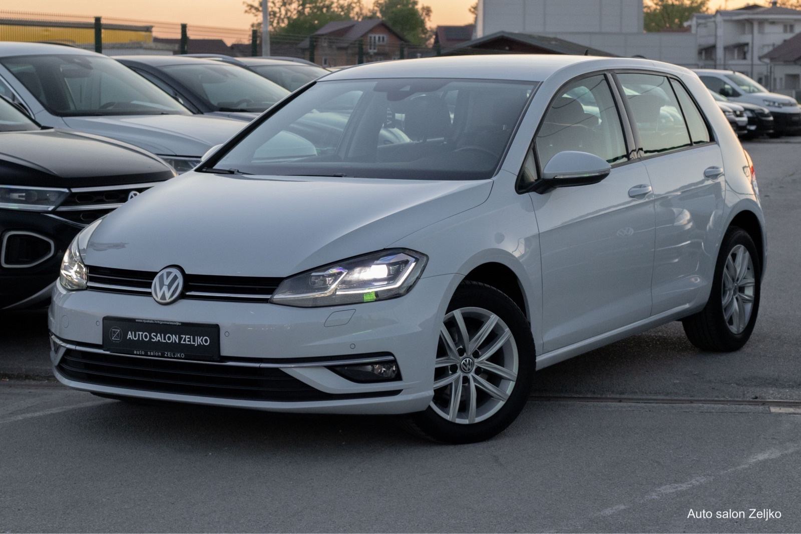VW Golf 7 1,6 TDI Facelift ••HIGHLINE•• navi | matrix | alkantara, fotografija 3