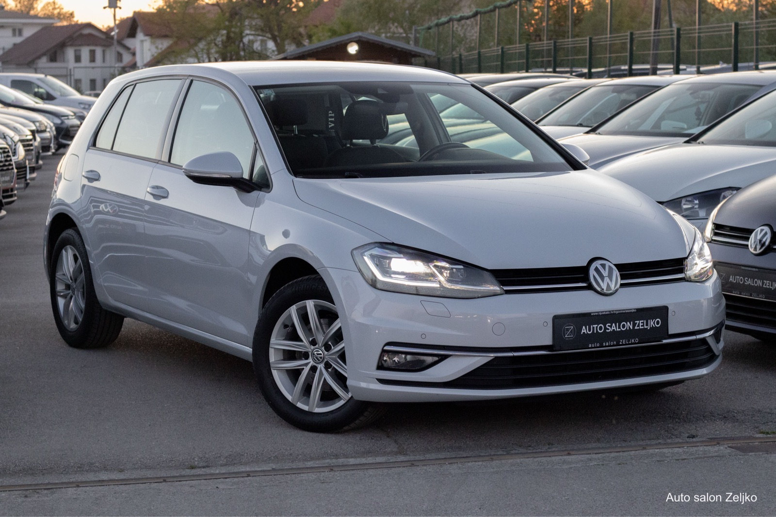 VW Golf 7 1,6 TDI Facelift ••HIGHLINE•• navi | matrix | alkantara, fotografija 1