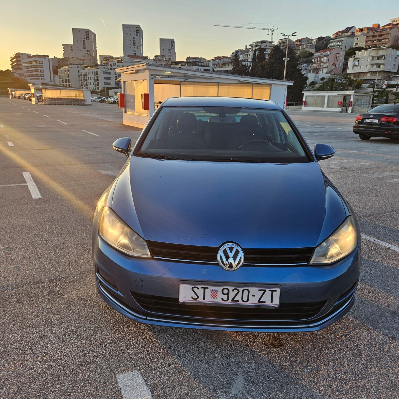 VW Golf 7 1,6 TDI Highline - Registriran s duplim setom felgi i guma!, pogled izvana - slika 1