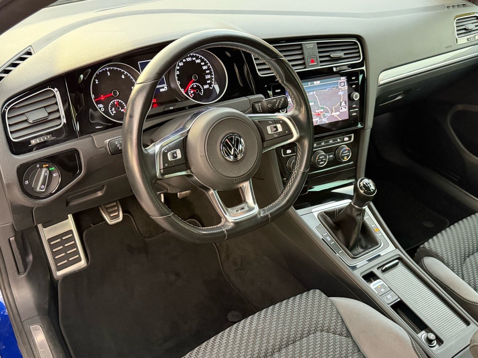 VW Golf 7 1,6 TDI ✅JAMSTVO✅• R-Line•Navi•Pdc•17 Zoll•, fotografija 16