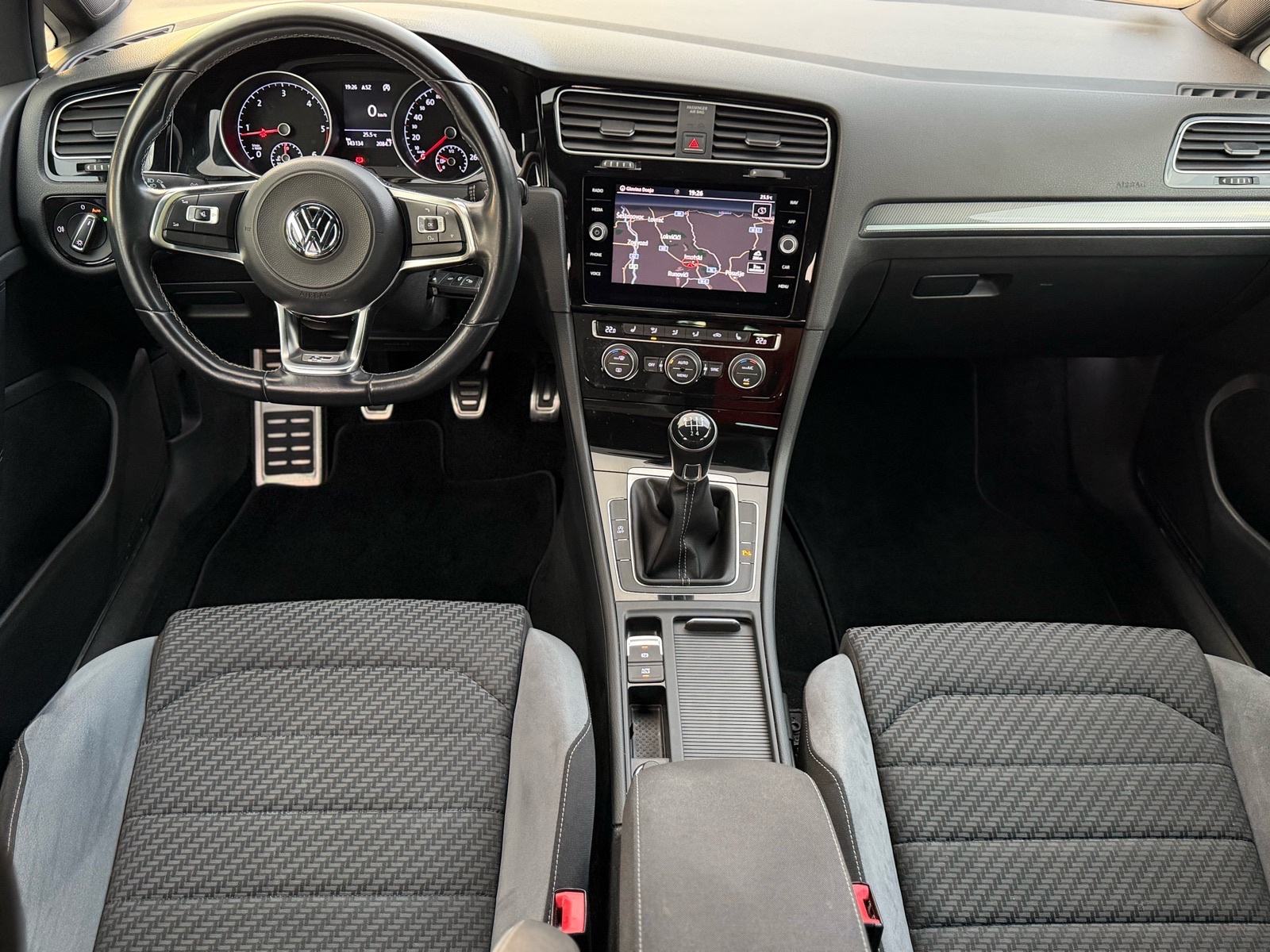 VW Golf 7 1,6 TDI ✅JAMSTVO✅• R-Line•Navi•Pdc•17 Zoll•, fotografija 15