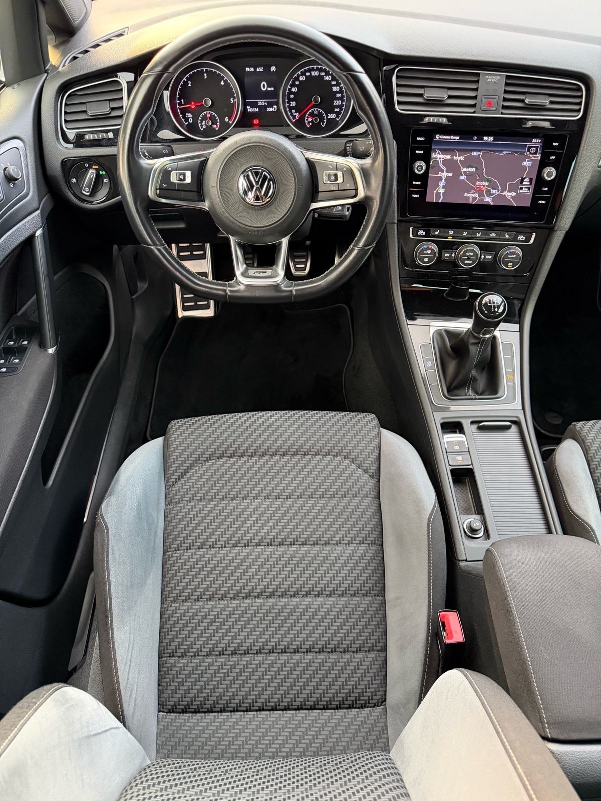 VW Golf 7 1,6 TDI ✅JAMSTVO✅• R-Line•Navi•Pdc•17 Zoll•, fotografija 18
