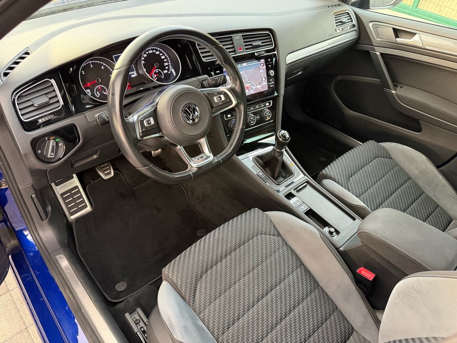 VW Golf 7 1,6 TDI ✅JAMSTVO✅• R-Line•Navi•Pdc•17 Zoll•, fotografija 19