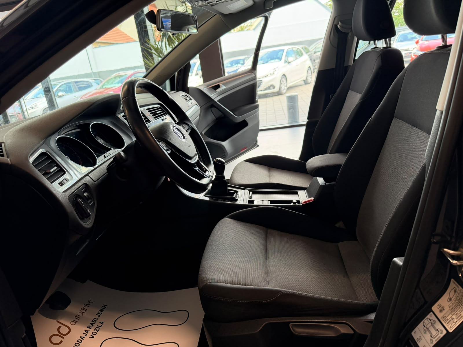 VW Golf 7 1,6 TDI KLIMA • ALU 16" • TEMPOMAT • AUTOKREDIT, fotografija 13