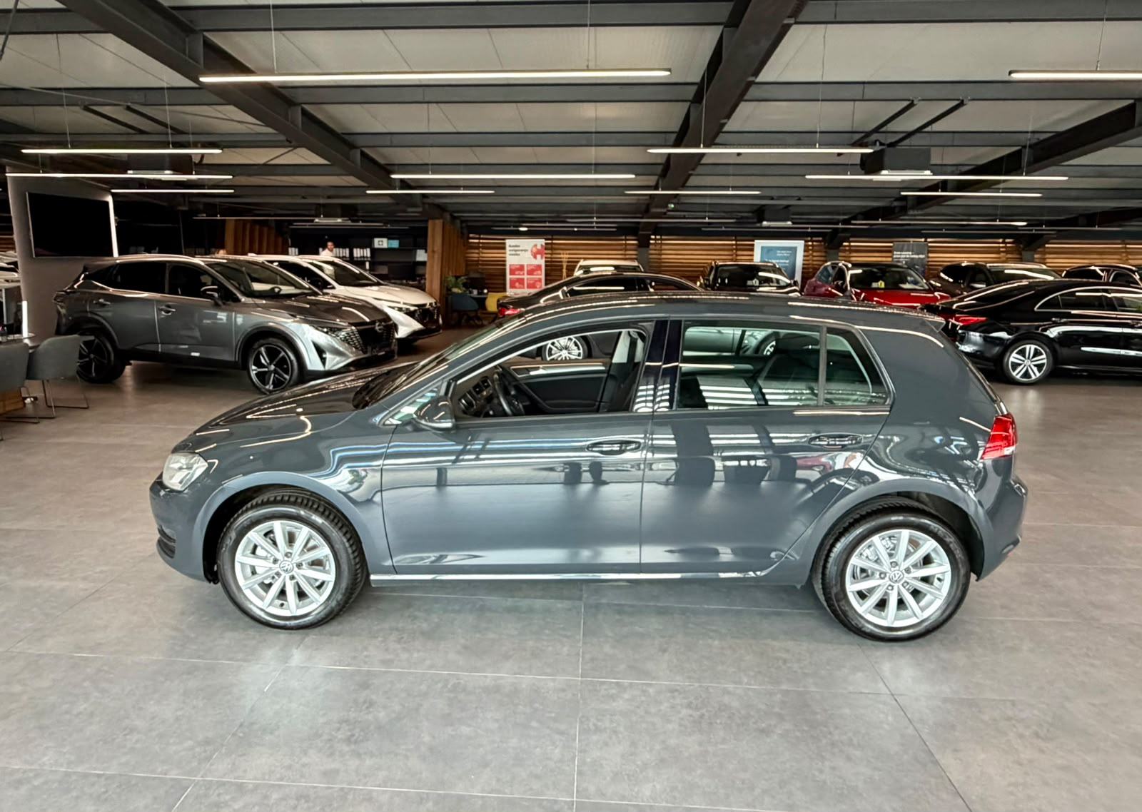 VW Golf 7 1,6 TDI KLIMA • ALU 16" • TEMPOMAT • AUTOKREDIT, fotografija 4