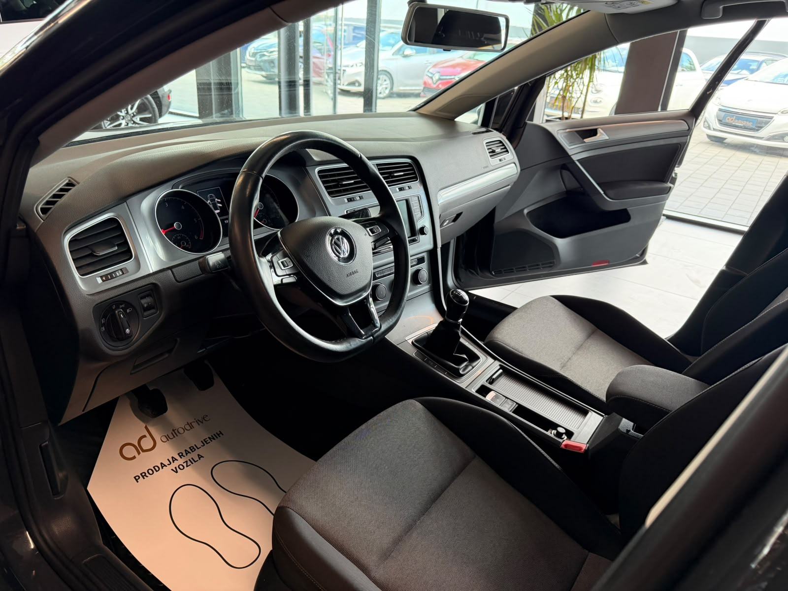 VW Golf 7 1,6 TDI KLIMA • ALU 16" • TEMPOMAT • AUTOKREDIT, fotografija 12