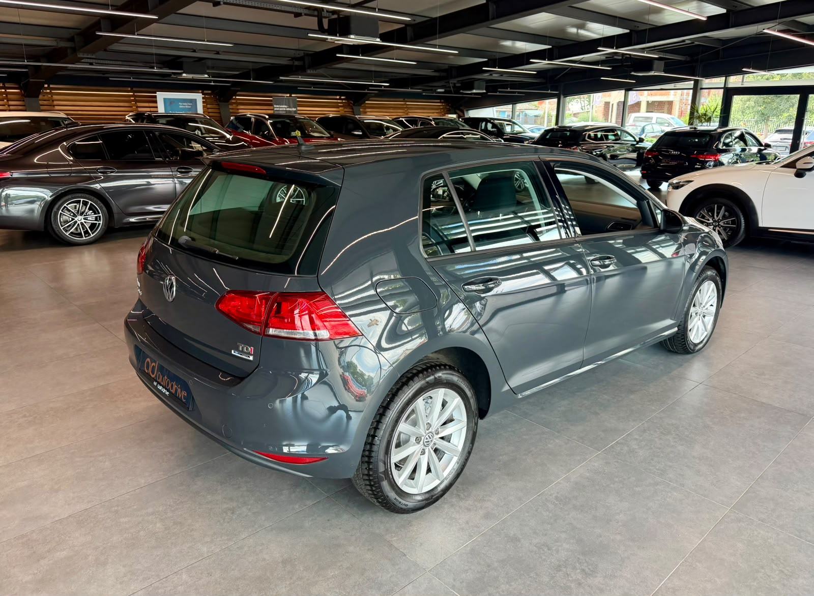 VW Golf 7 1,6 TDI KLIMA • ALU 16" • TEMPOMAT • AUTOKREDIT, fotografija 7