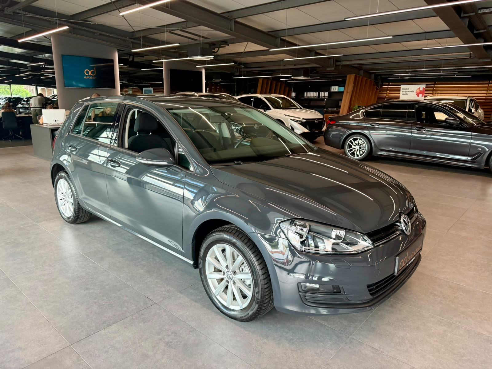 VW Golf 7 1,6 TDI KLIMA • ALU 16" • TEMPOMAT • AUTOKREDIT, fotografija 9