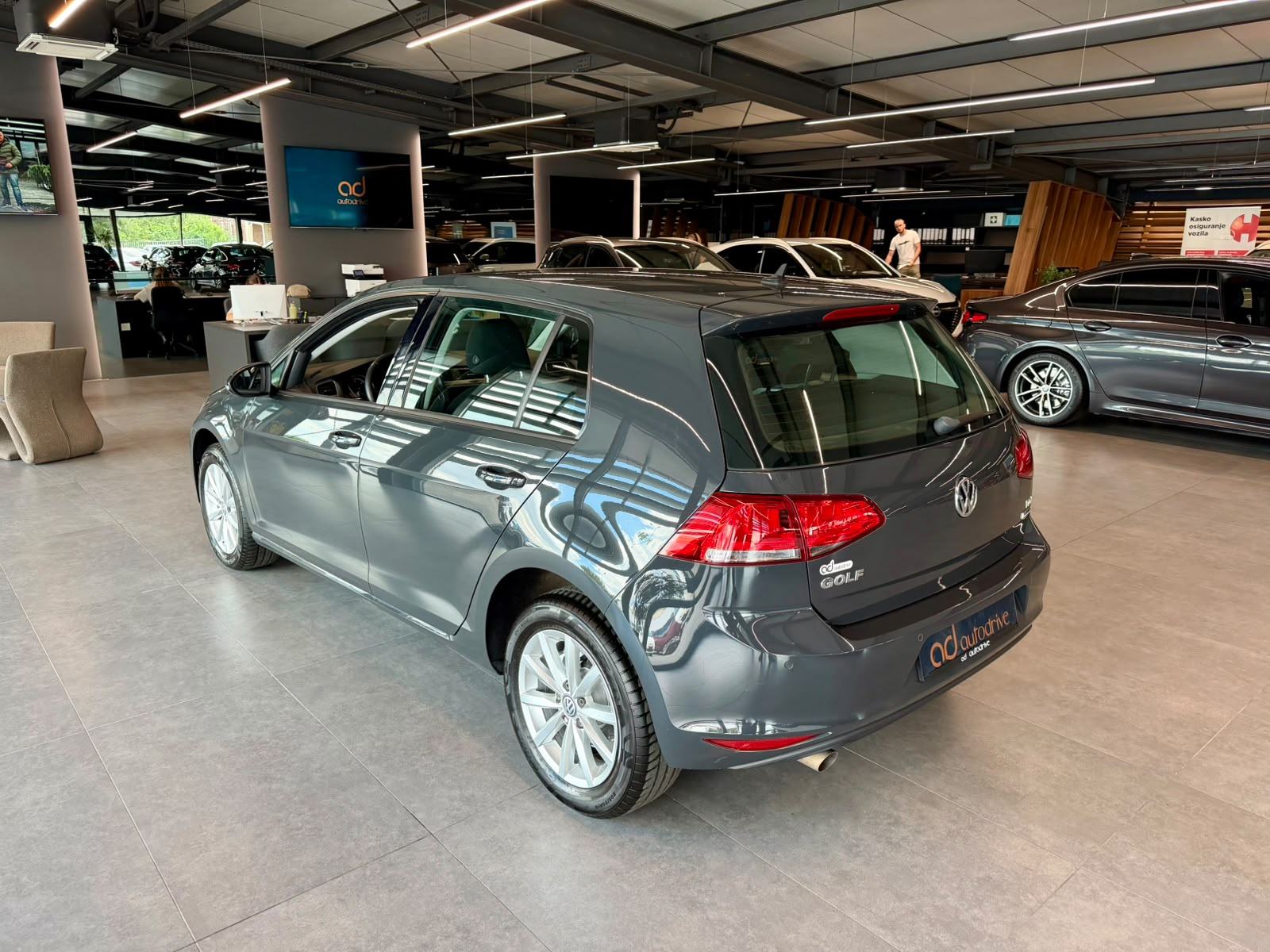 VW Golf 7 1,6 TDI KLIMA • ALU 16" • TEMPOMAT • AUTOKREDIT, fotografija 5