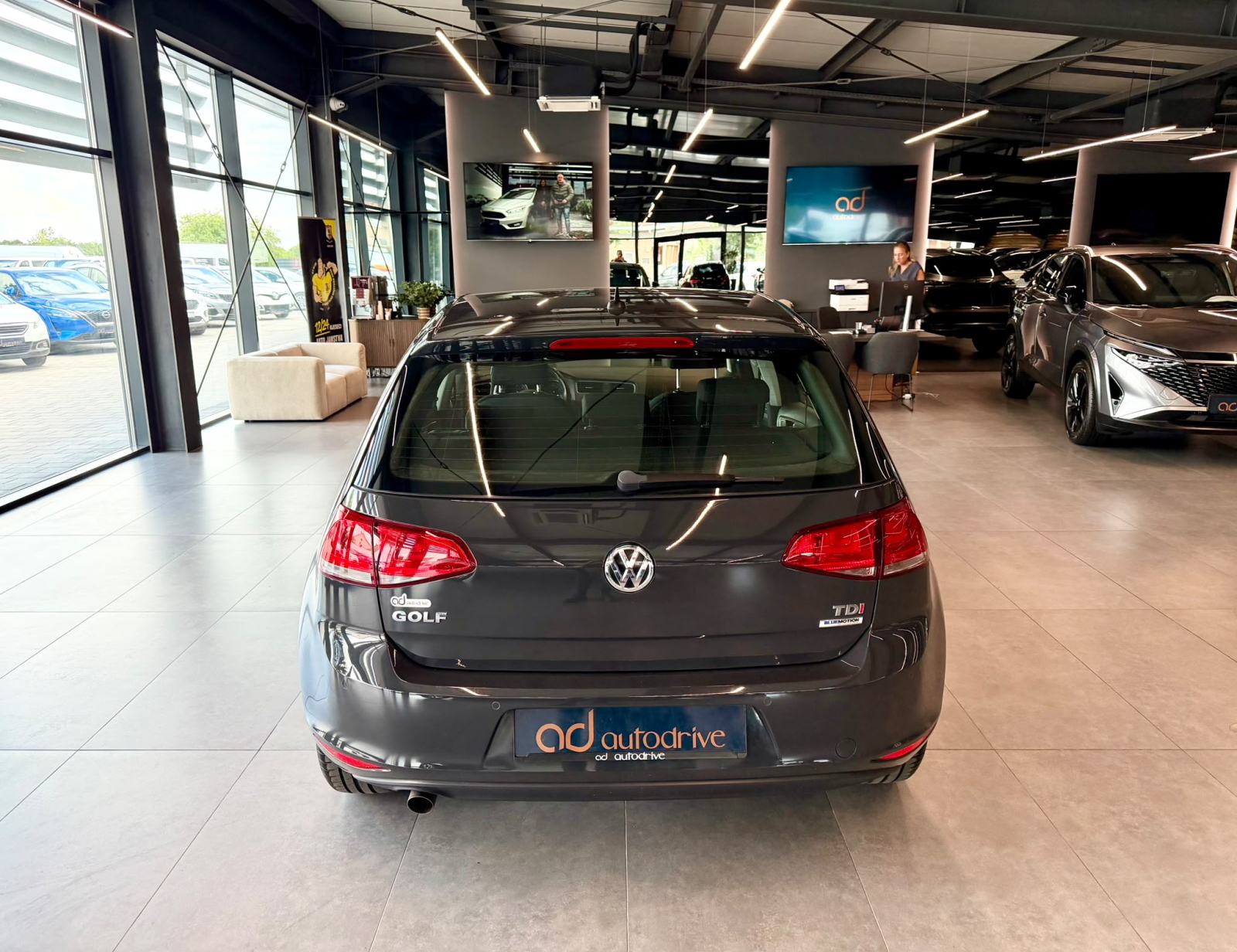 VW Golf 7 1,6 TDI KLIMA • ALU 16" • TEMPOMAT • AUTOKREDIT, fotografija 6