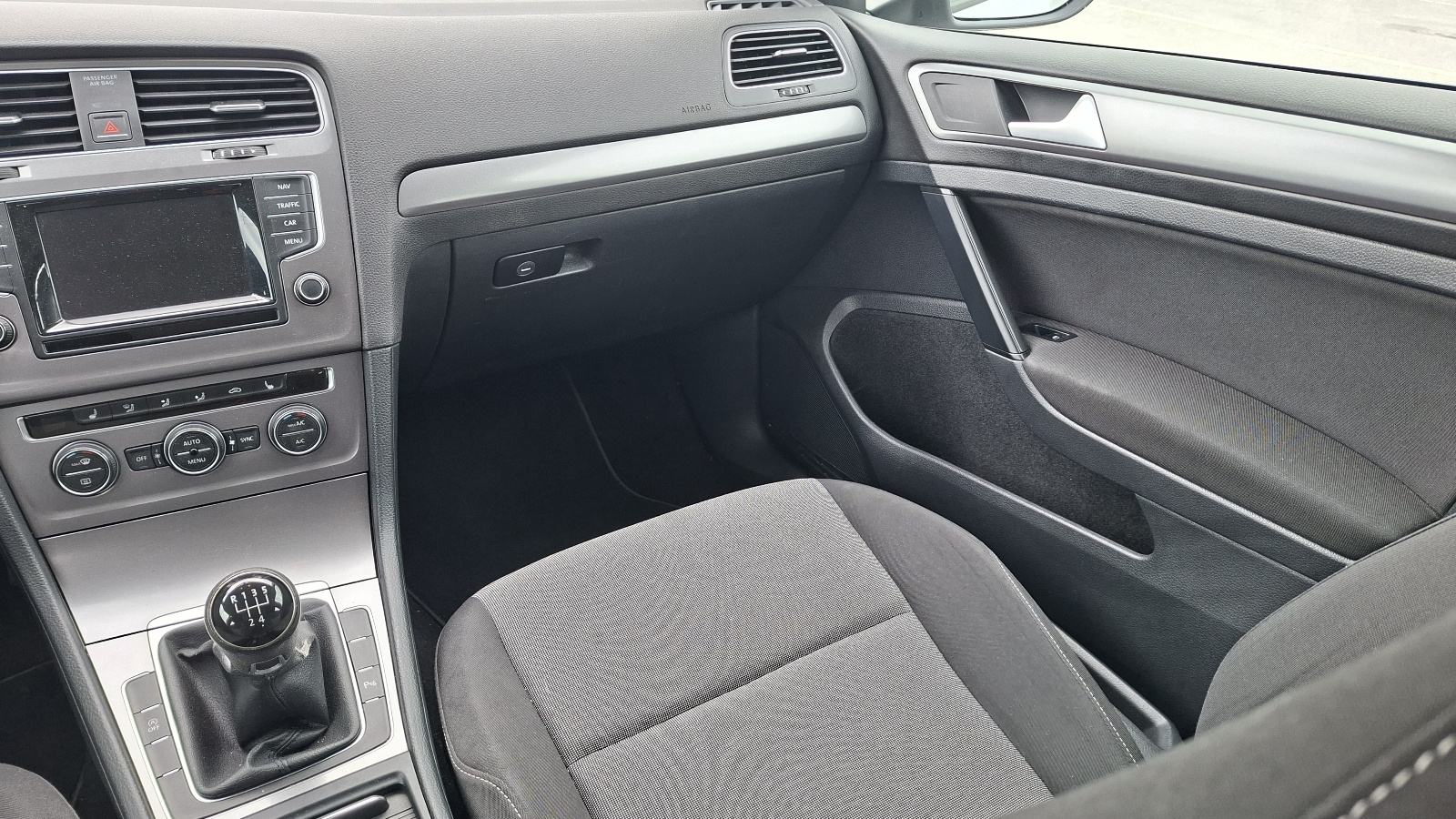 VW Golf 7 1.6 TDI KLIMA,Park.senzori,Navigacija,Tempomat..., fotografija 13