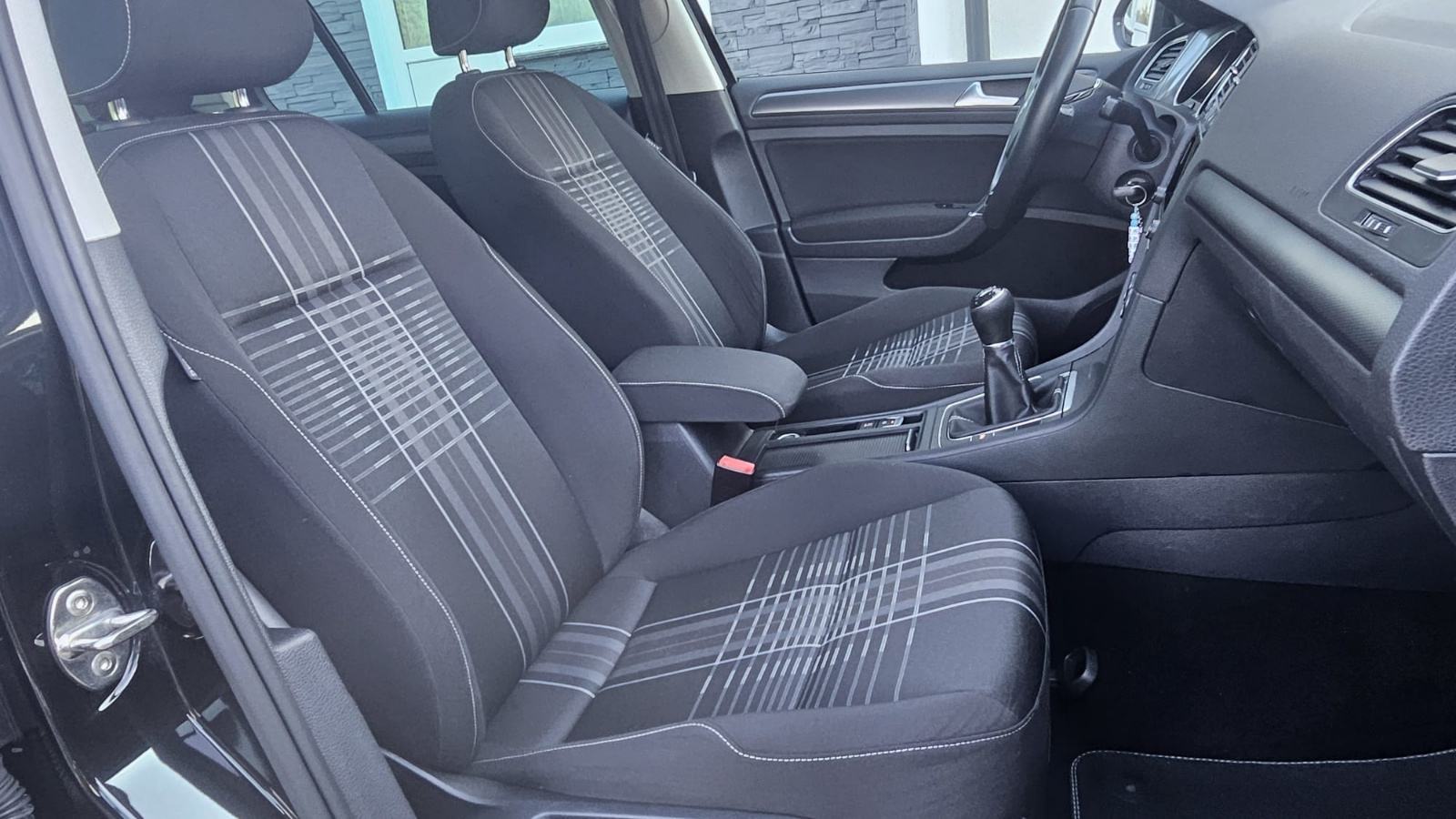 VW Golf 7 1,6 TDI LONGUE 1.VLASNIK-SERVISNA-VRHUNSKO STANJE, fotografija 12