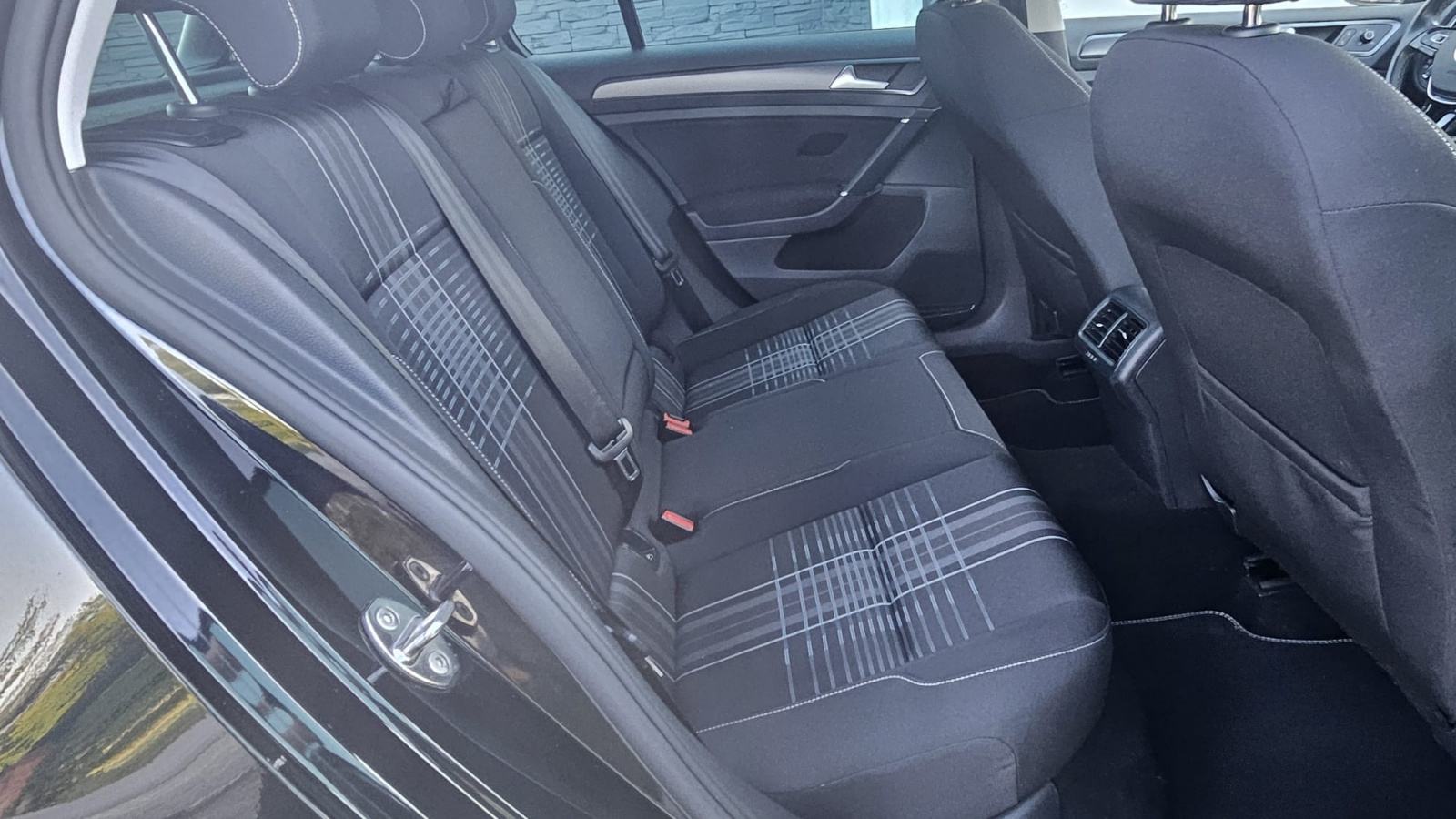 VW Golf 7 1,6 TDI LONGUE 1.VLASNIK-SERVISNA-VRHUNSKO STANJE, fotografija 17