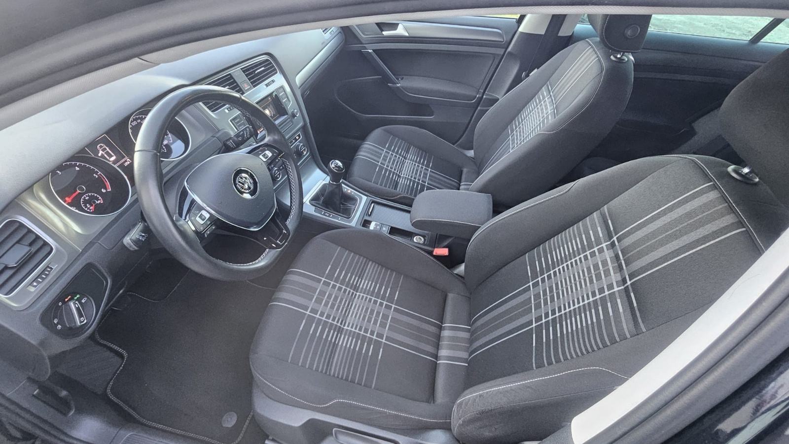 VW Golf 7 1,6 TDI LONGUE 1.VLASNIK-SERVISNA-VRHUNSKO STANJE, fotografija 19