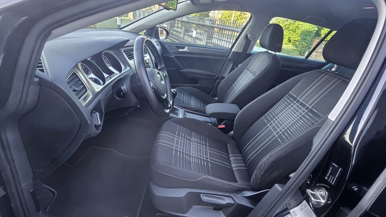 VW Golf 7 1,6 TDI LONGUE 1.VLASNIK-SERVISNA-VRHUNSKO STANJE, fotografija 14