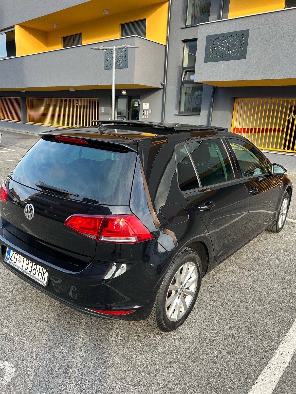 VW Golf 7 1,6 TDI Lounge Pano Alu PDC, fotografija 6