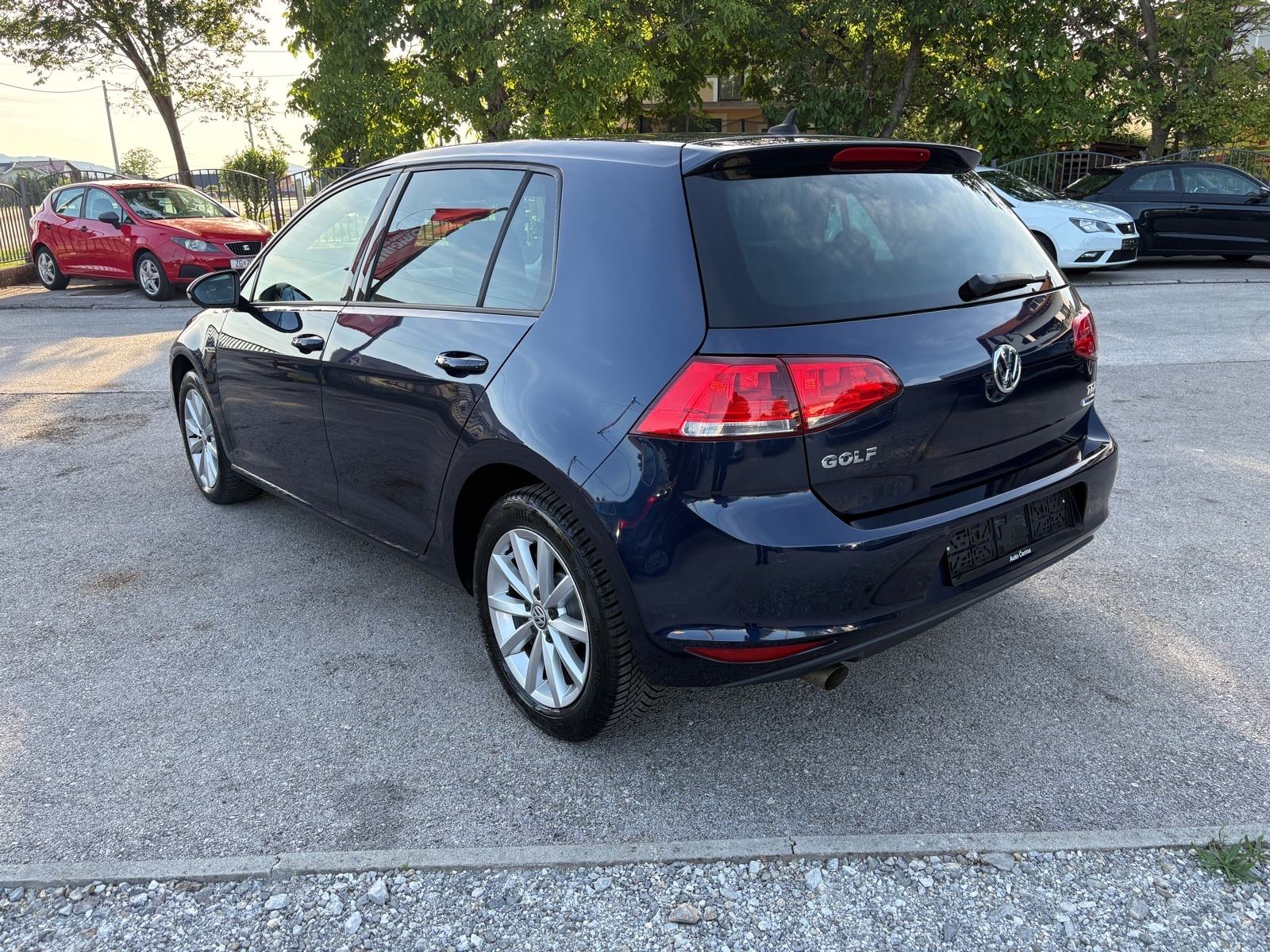 VW Golf 7 1,6 TDI Lounge/TEMPO/GRIJ.SJED/NAVI/PDC/MFU/TOP STANJE!, fotografija 3
