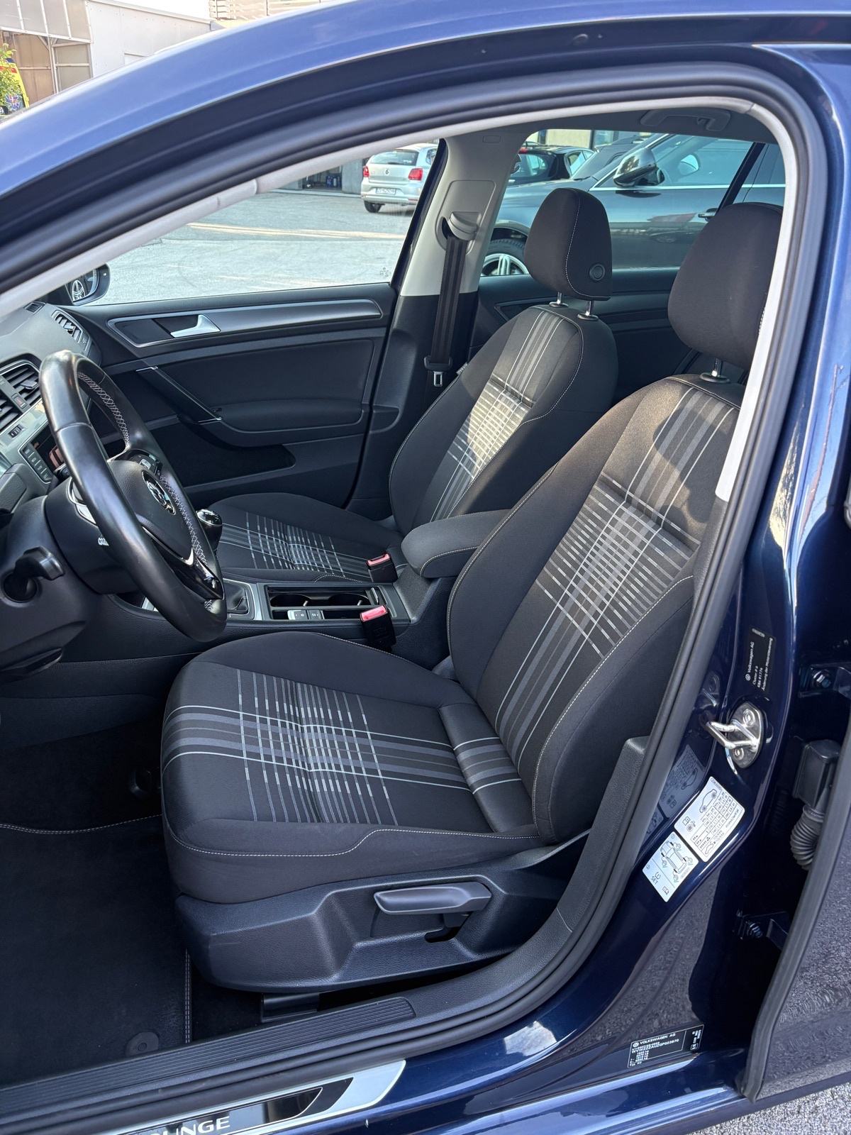 VW Golf 7 1,6 TDI Lounge/TEMPO/GRIJ.SJED/NAVI/PDC/MFU/TOP STANJE!, fotografija 9