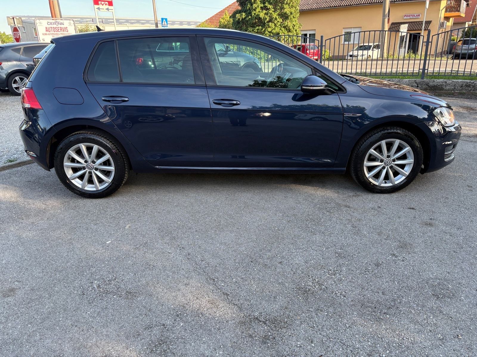 VW Golf 7 1,6 TDI Lounge/TEMPO/GRIJ.SJED/NAVI/PDC/MFU/TOP STANJE!, fotografija 6