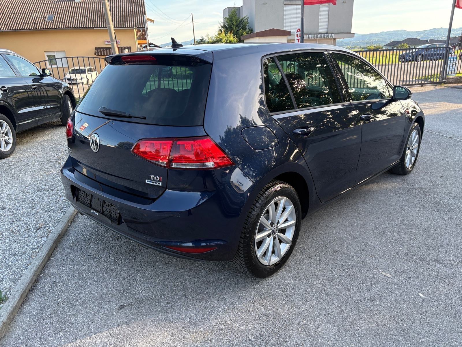 VW Golf 7 1,6 TDI Lounge/TEMPO/GRIJ.SJED/NAVI/PDC/MFU/TOP STANJE!, fotografija 5