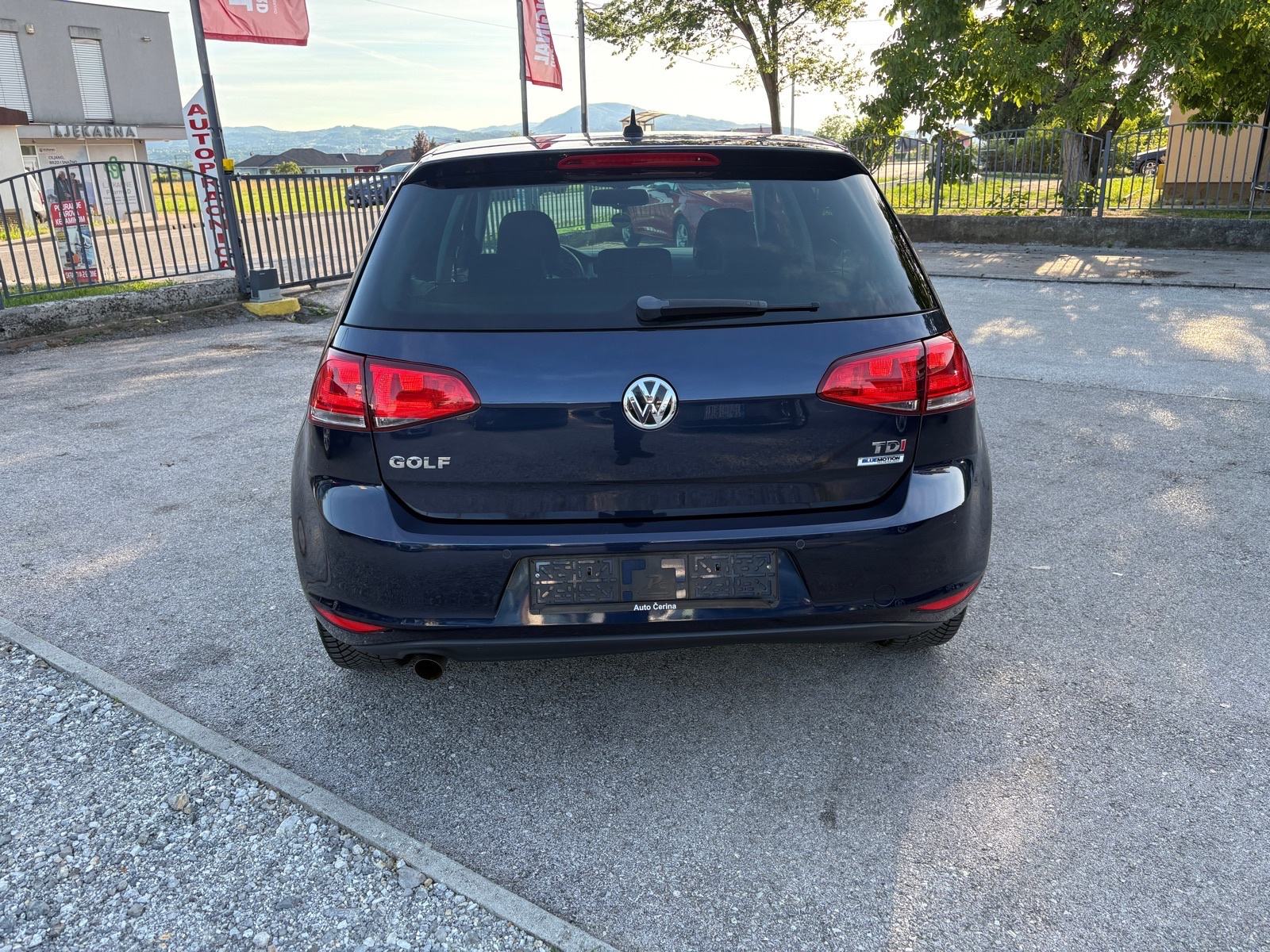 VW Golf 7 1,6 TDI Lounge/TEMPO/GRIJ.SJED/NAVI/PDC/MFU/TOP STANJE!, fotografija 4