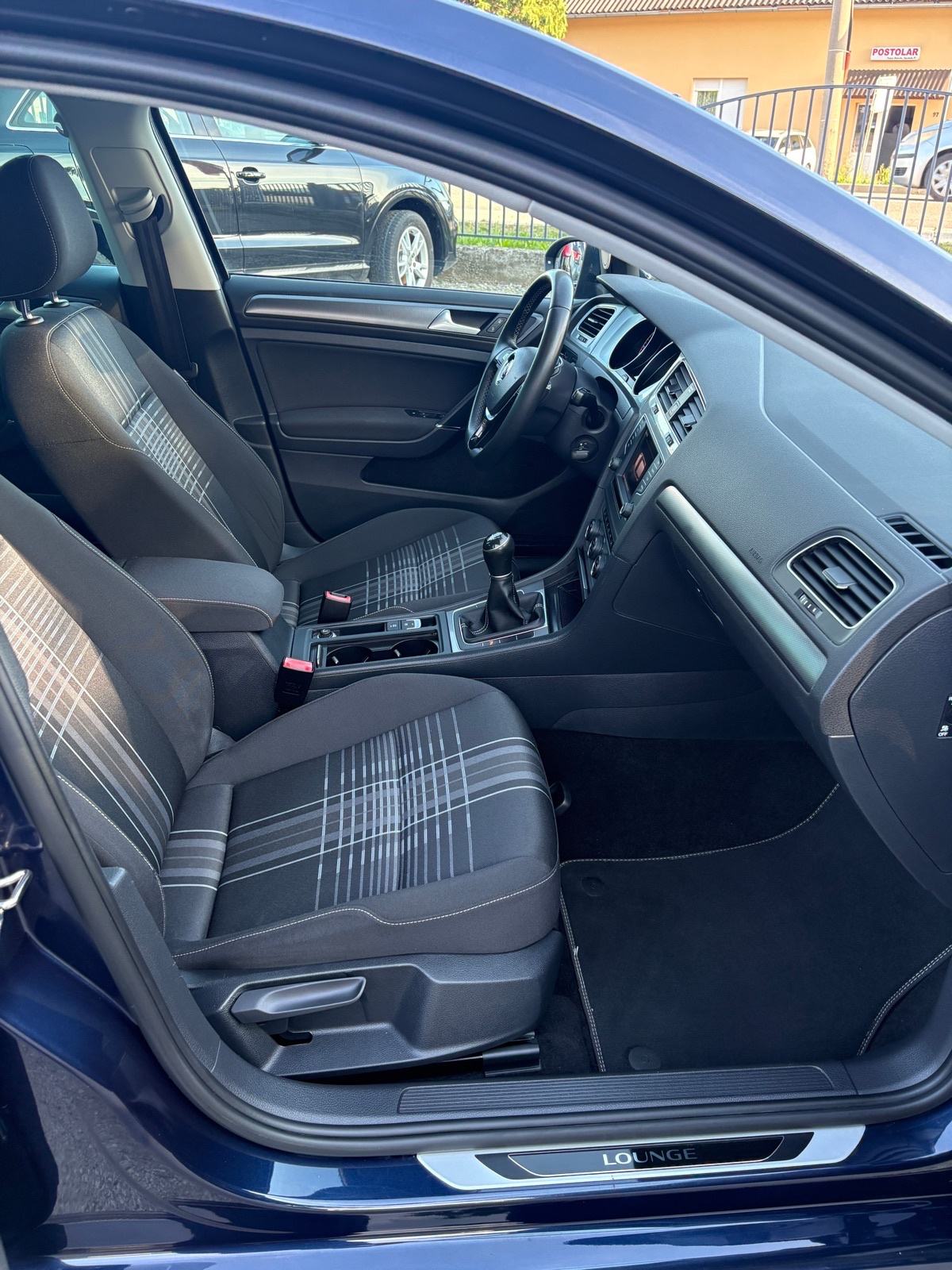VW Golf 7 1,6 TDI Lounge/TEMPO/GRIJ.SJED/NAVI/PDC/MFU/TOP STANJE!, fotografija 17