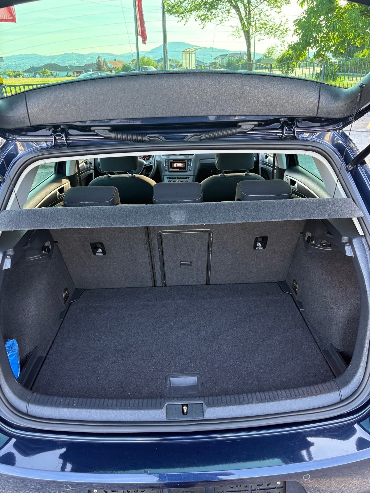 VW Golf 7 1,6 TDI Lounge/TEMPO/GRIJ.SJED/NAVI/PDC/MFU/TOP STANJE!, fotografija 15