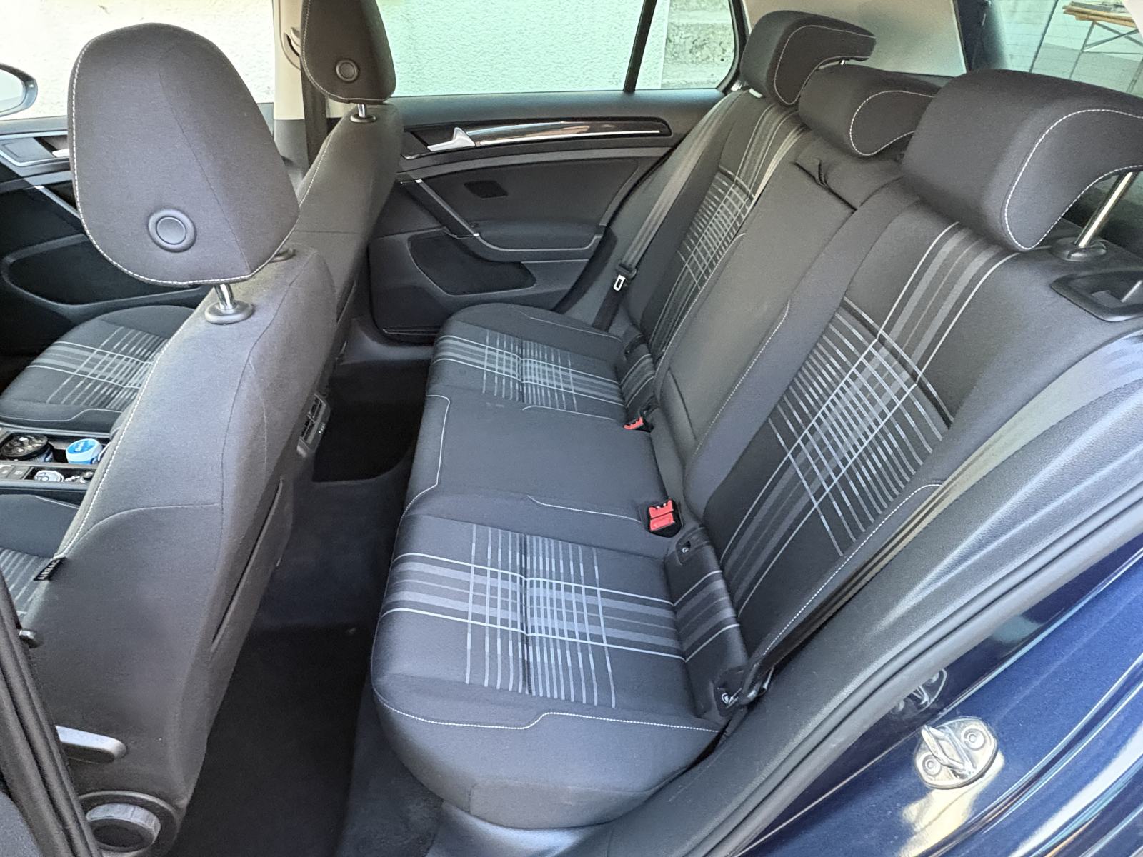 VW Golf 7 1,6 TDI Lounge / veliki servis / 8 novih guma / reg do 01/27, fotografija 13