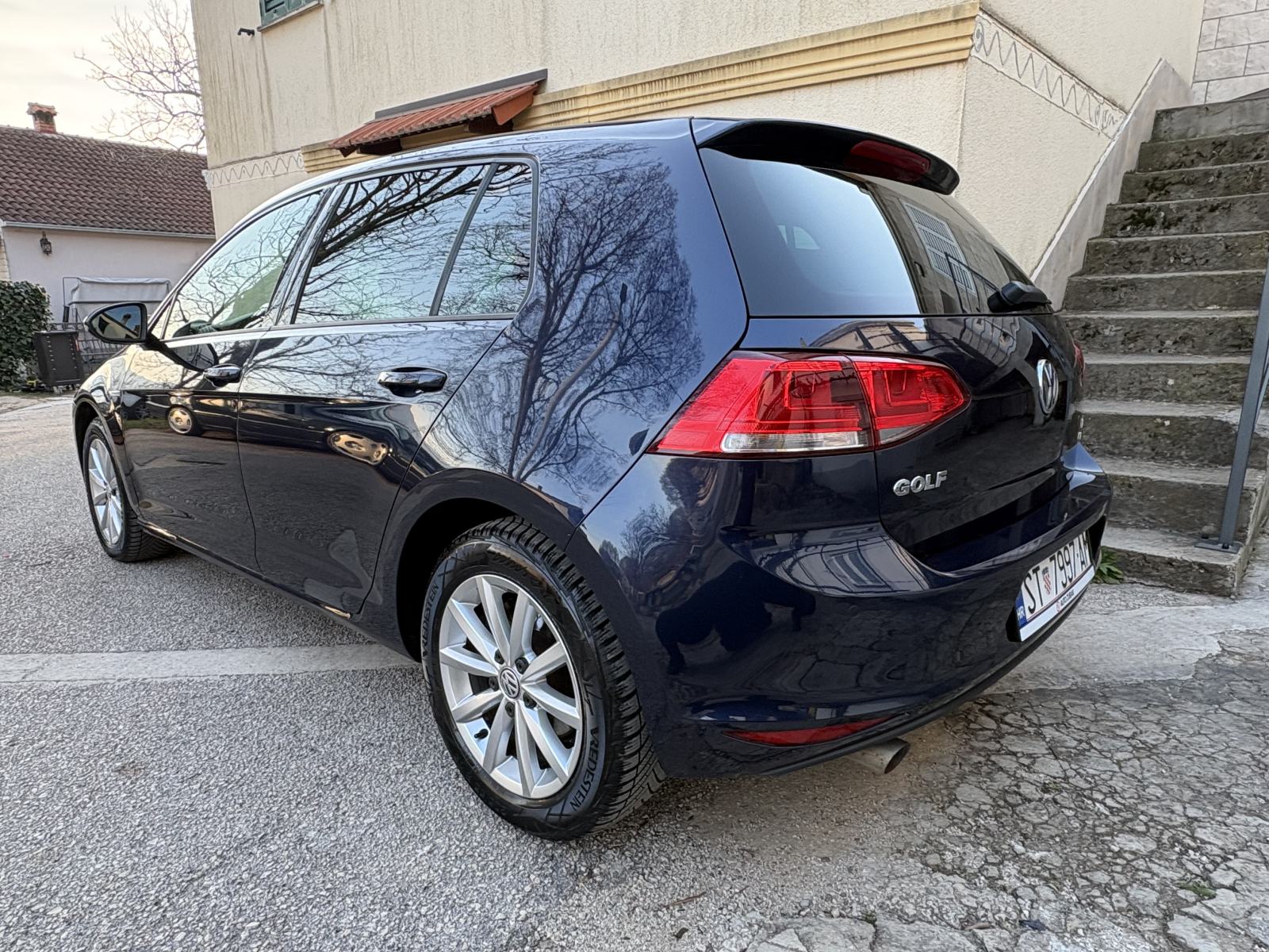VW Golf 7 1,6 TDI Lounge / veliki servis / 8 novih guma / reg do 01/27, fotografija 9